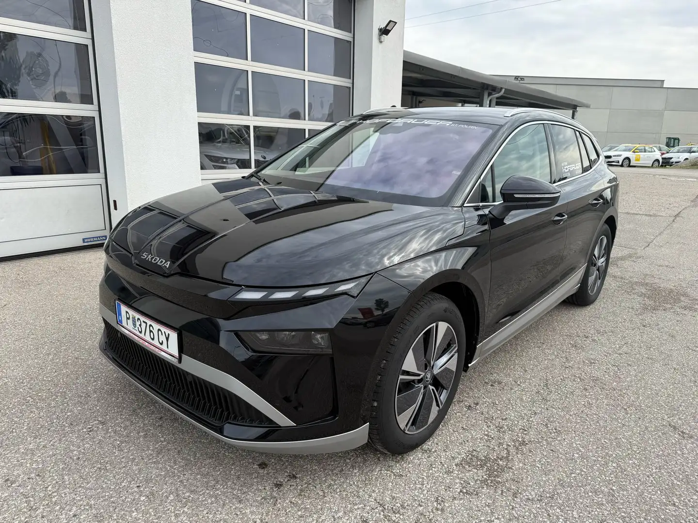 Skoda Enyaq 85 Schwarz - 1