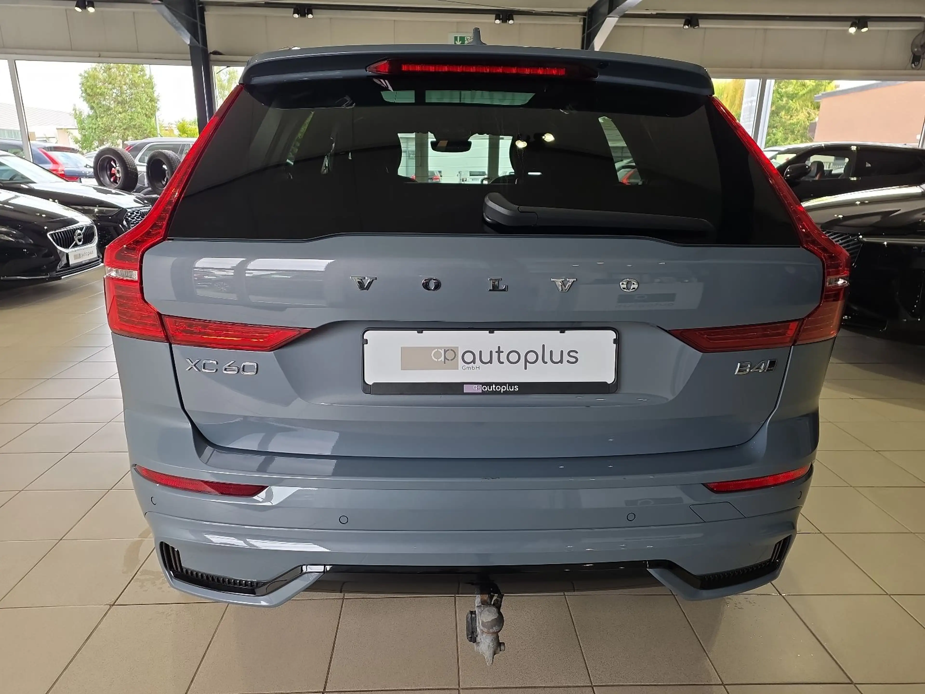 Volvo XC60 B4 (D) Plus Dark AWD BLIS AHK FourC 360° — photo 8