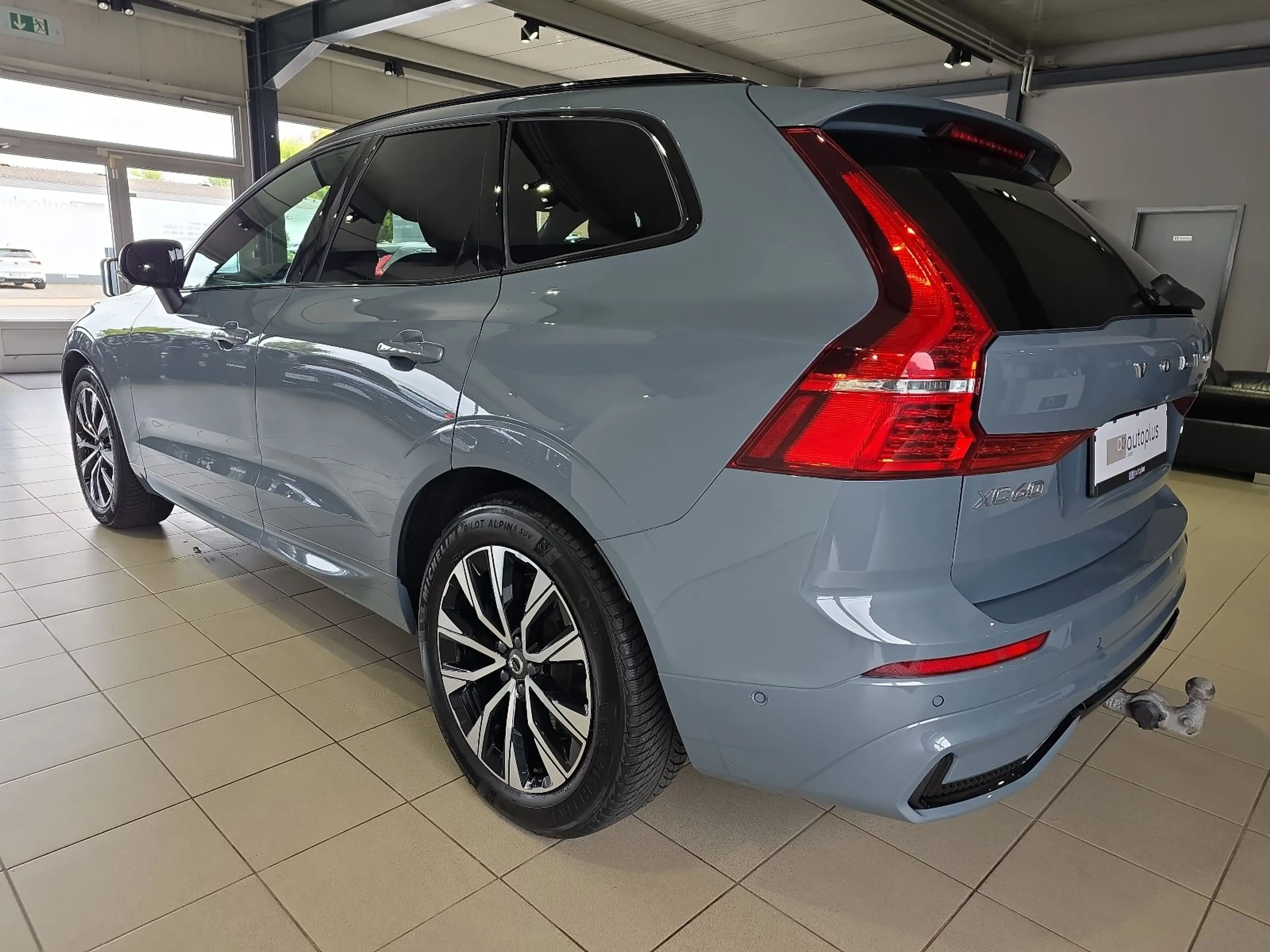 Volvo XC60 B4 (D) Plus Dark AWD BLIS AHK FourC 360° — photo 10