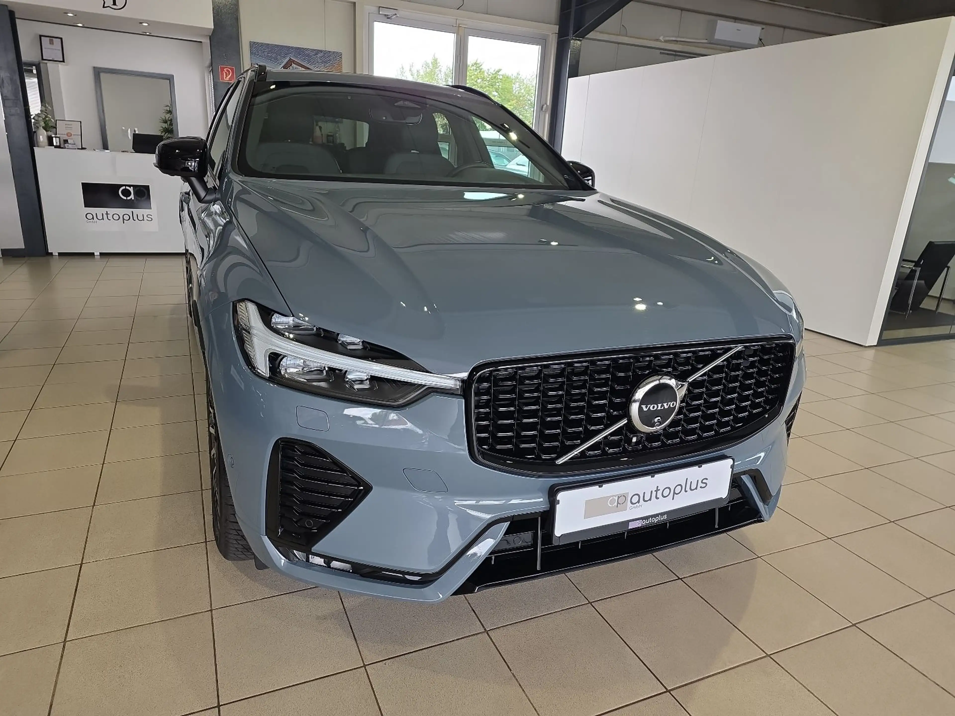 Volvo XC60 B4 (D) Plus Dark AWD BLIS AHK FourC 360° — photo 4