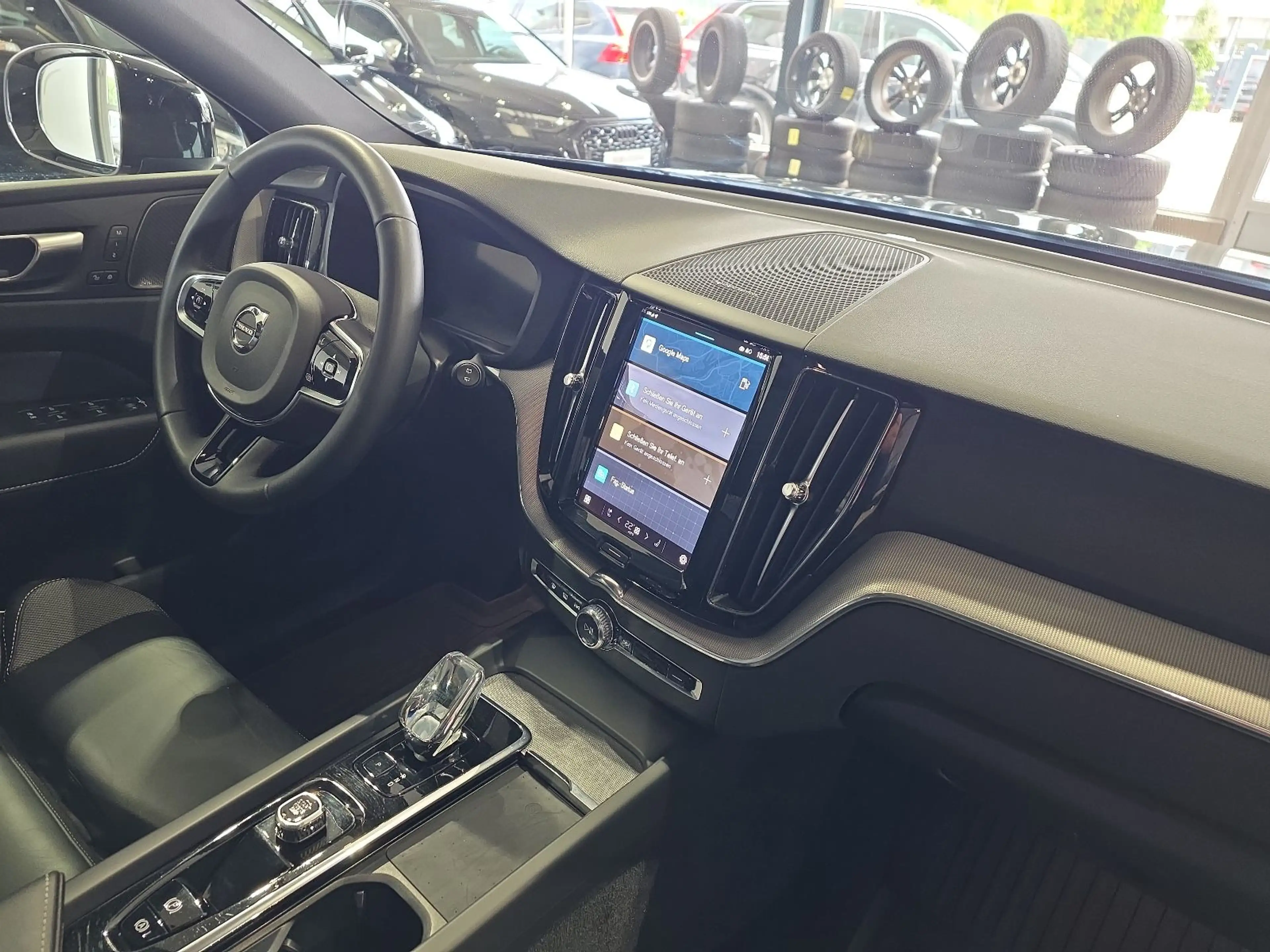 Volvo XC60 B4 (D) Plus Dark AWD BLIS AHK FourC 360° — photo 12