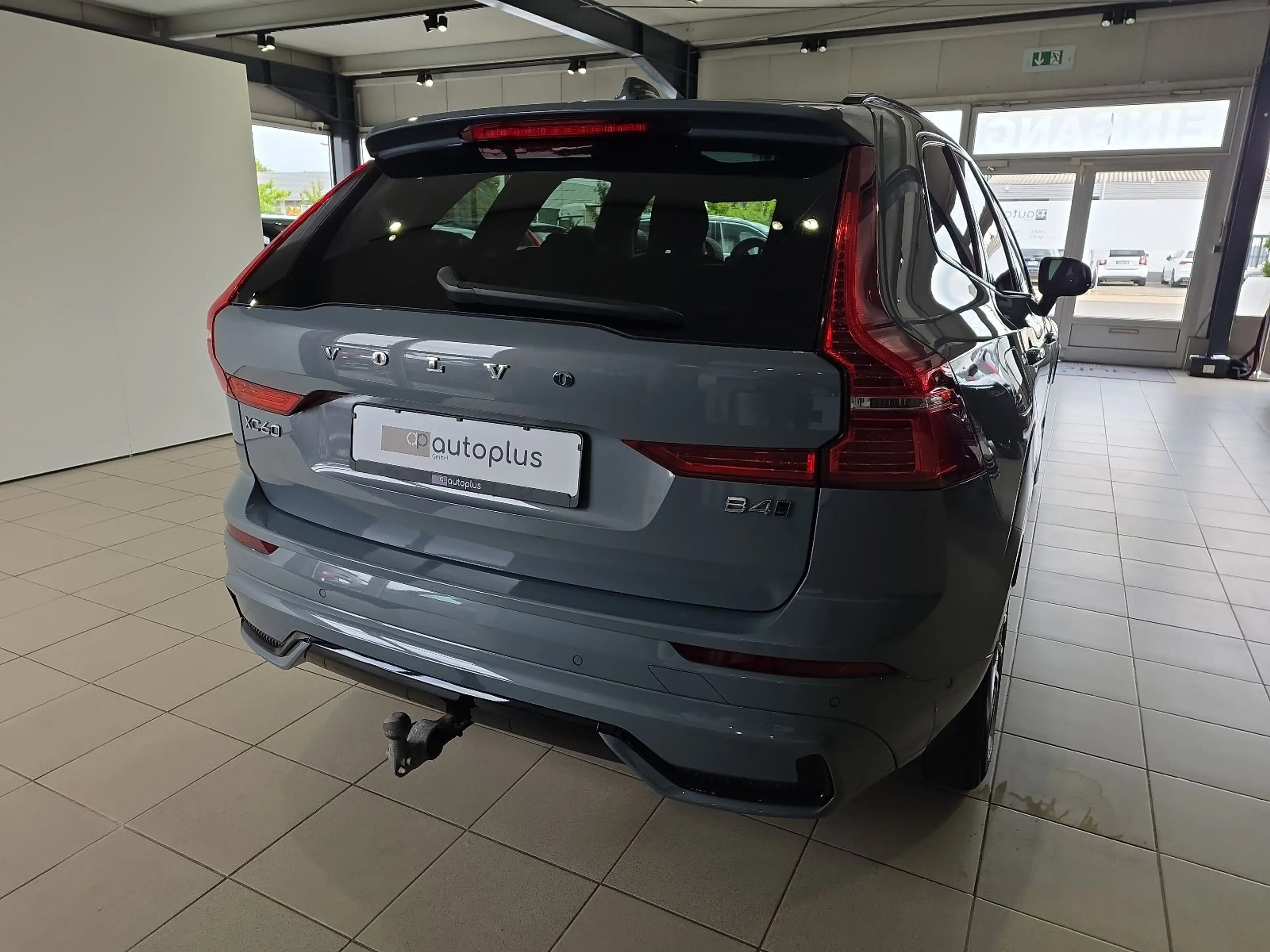 Volvo XC60 B4 (D) Plus Dark AWD BLIS AHK FourC 360° — photo 7