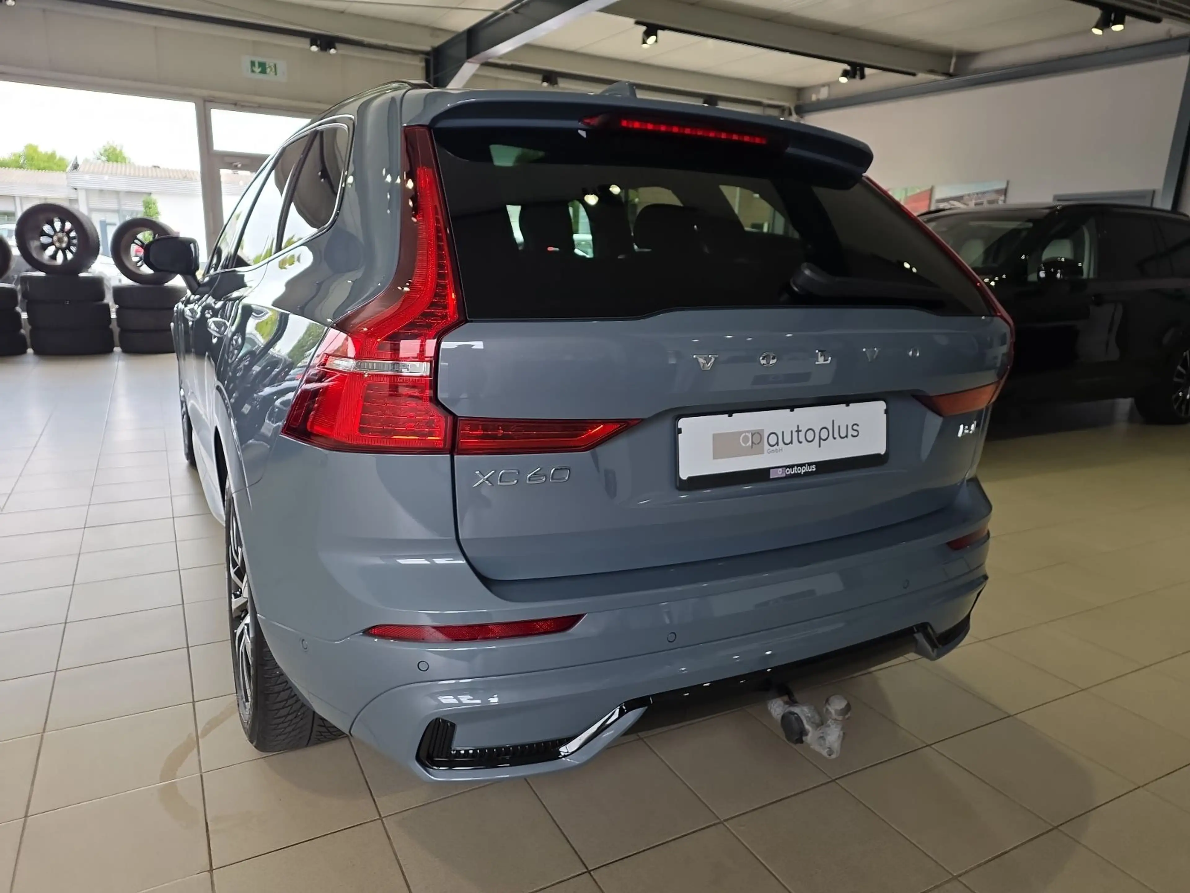 Volvo XC60 B4 (D) Plus Dark AWD BLIS AHK FourC 360° — photo 9