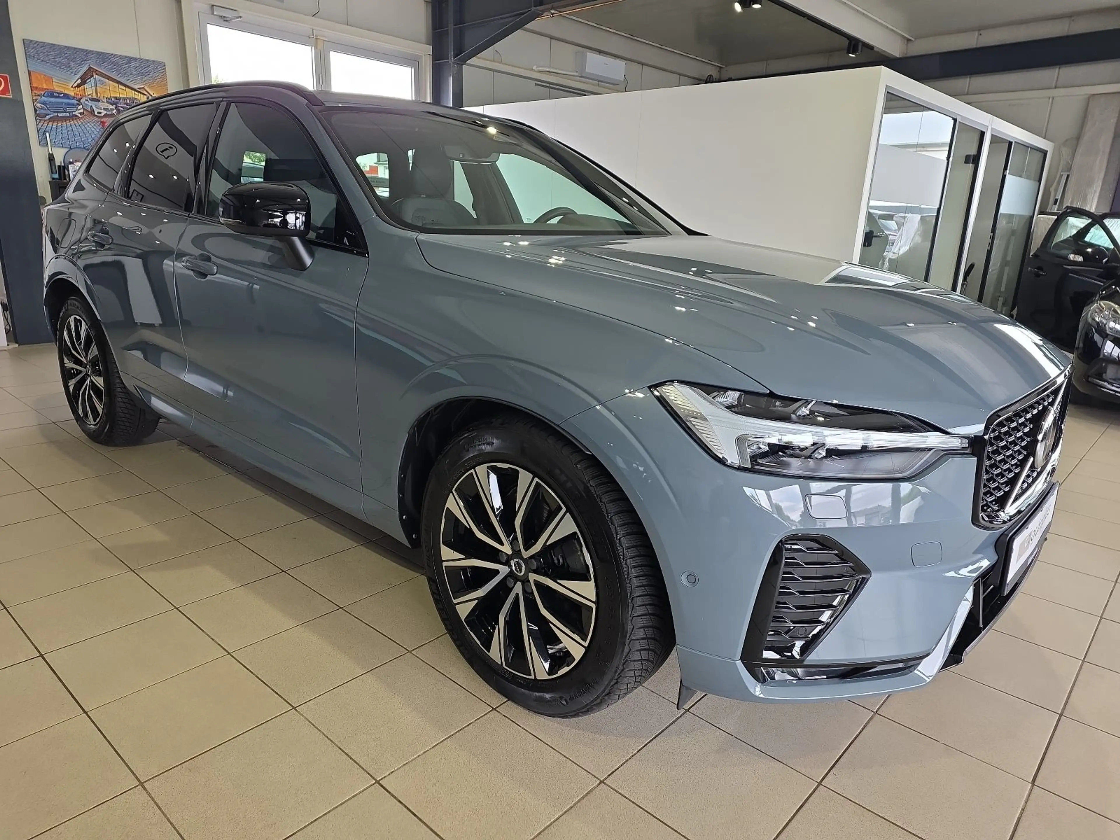 Volvo XC60 B4 (D) Plus Dark AWD BLIS AHK FourC 360° — photo 5