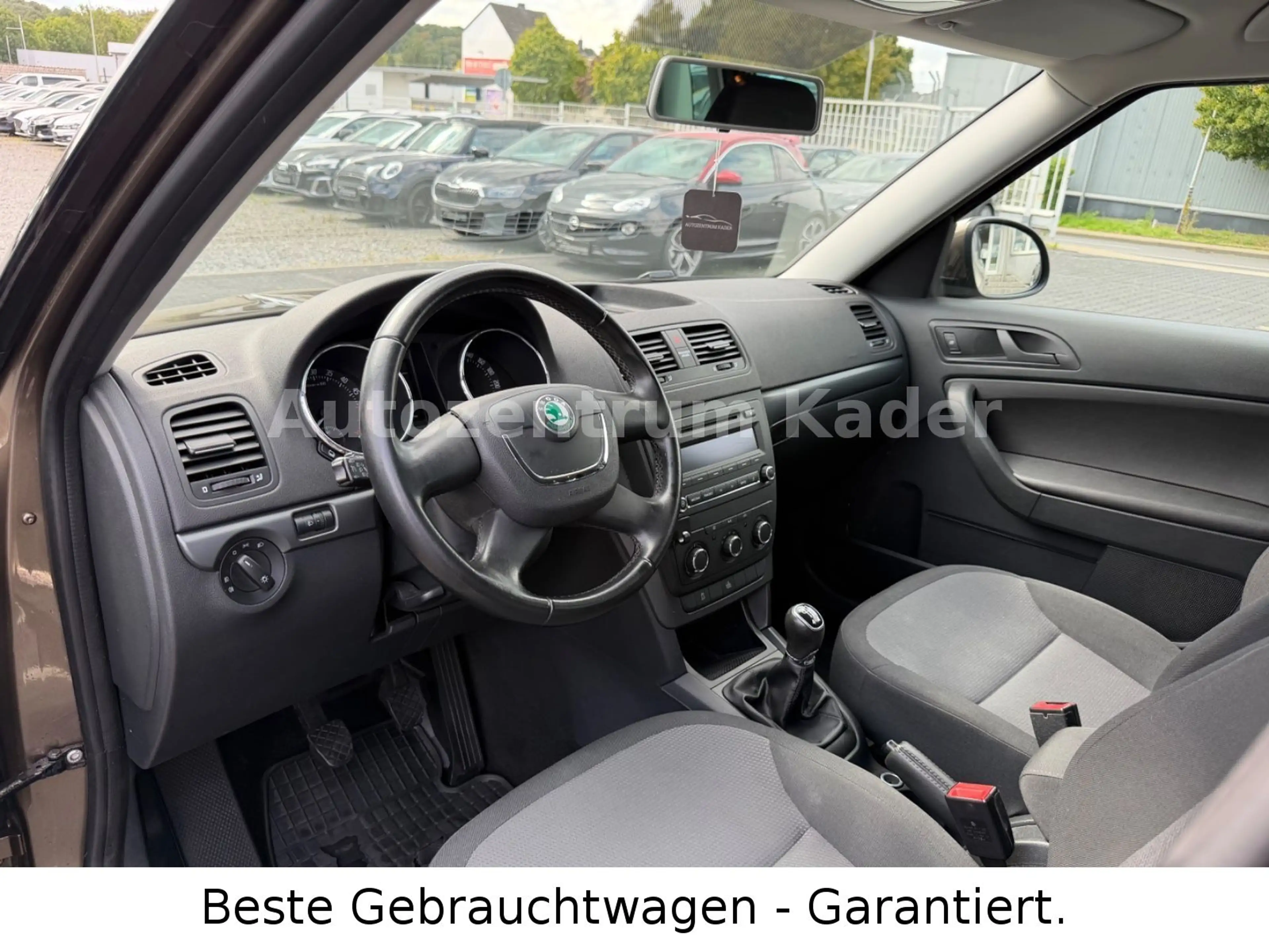 Skoda Yeti Active Plus Edition 4x4*1.Hand*AHK*Klima*Ga — photo 11
