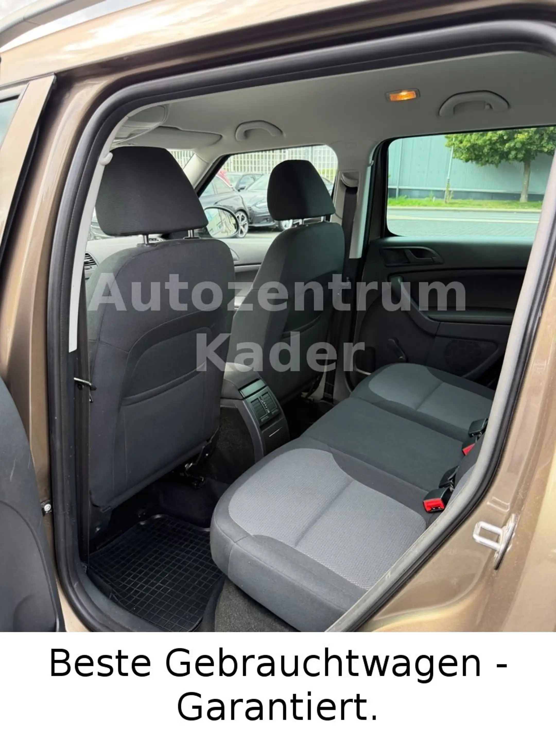 Skoda Yeti Active Plus Edition 4x4*1.Hand*AHK*Klima*Ga — photo 12