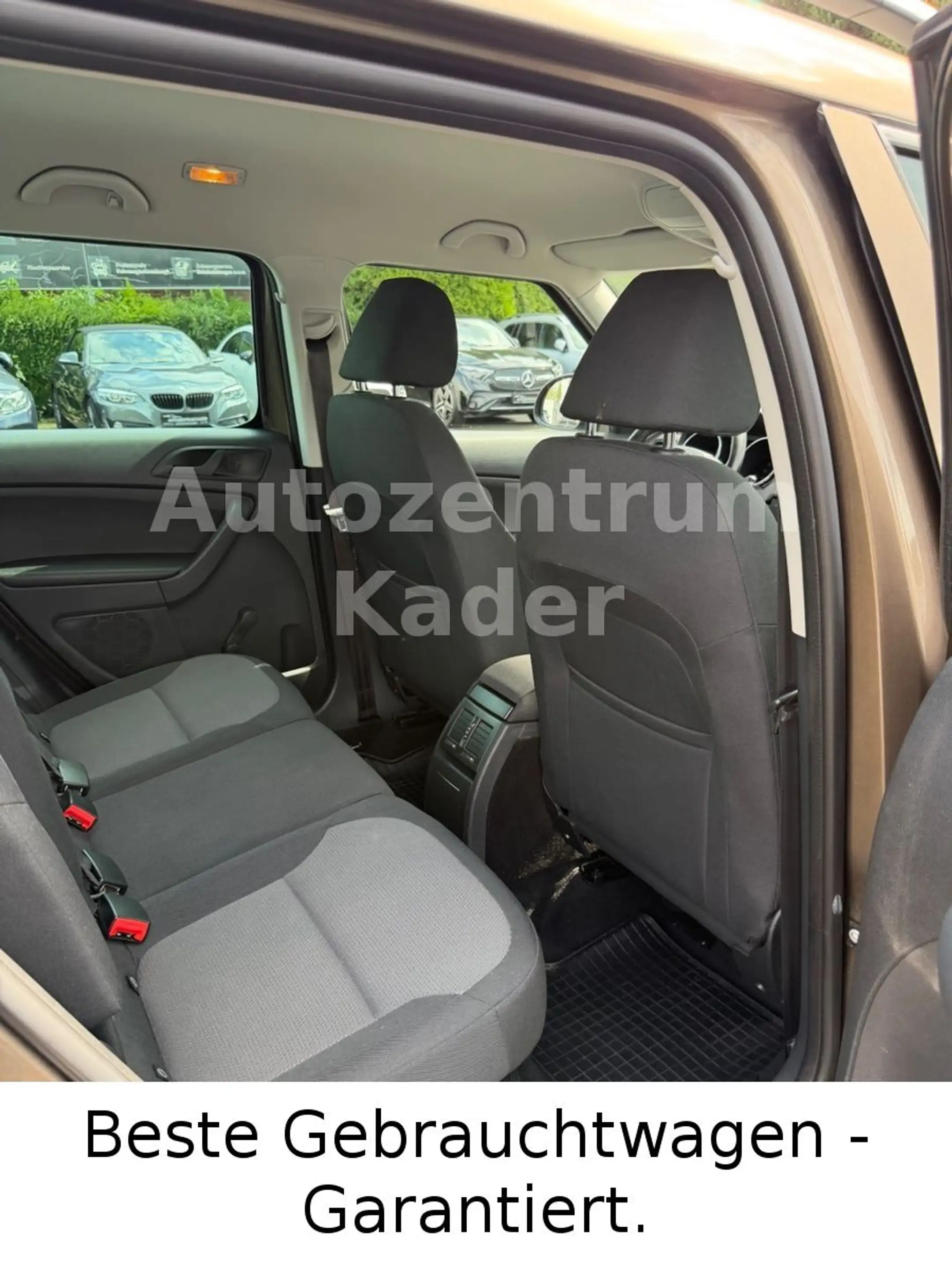 Skoda Yeti Active Plus Edition 4x4*1.Hand*AHK*Klima*Ga — photo 14
