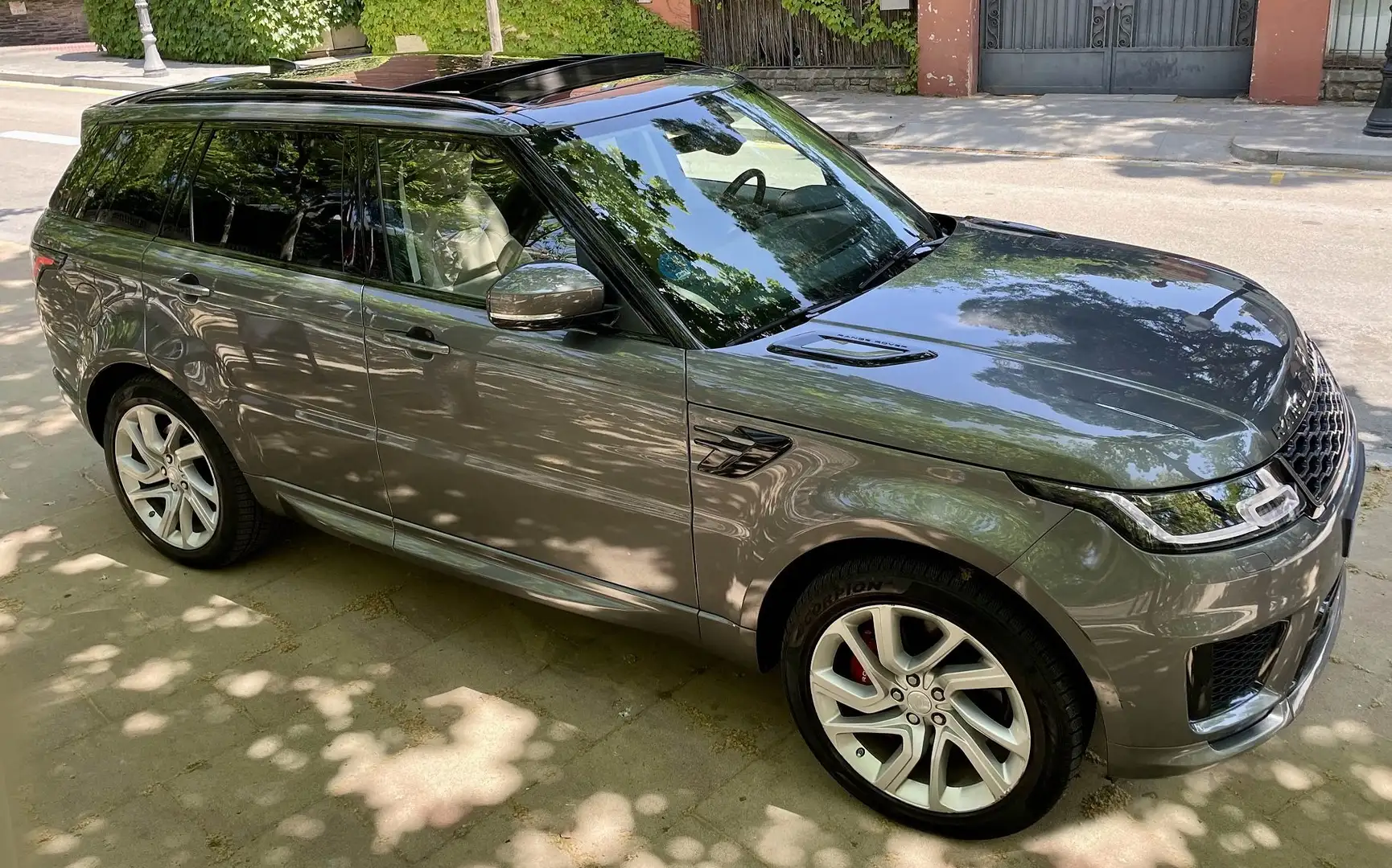 Land Rover Range Rover Sport Range Rover Sport Mark VI P400e PHEV 2.0L 404ch SE Grijs - 2