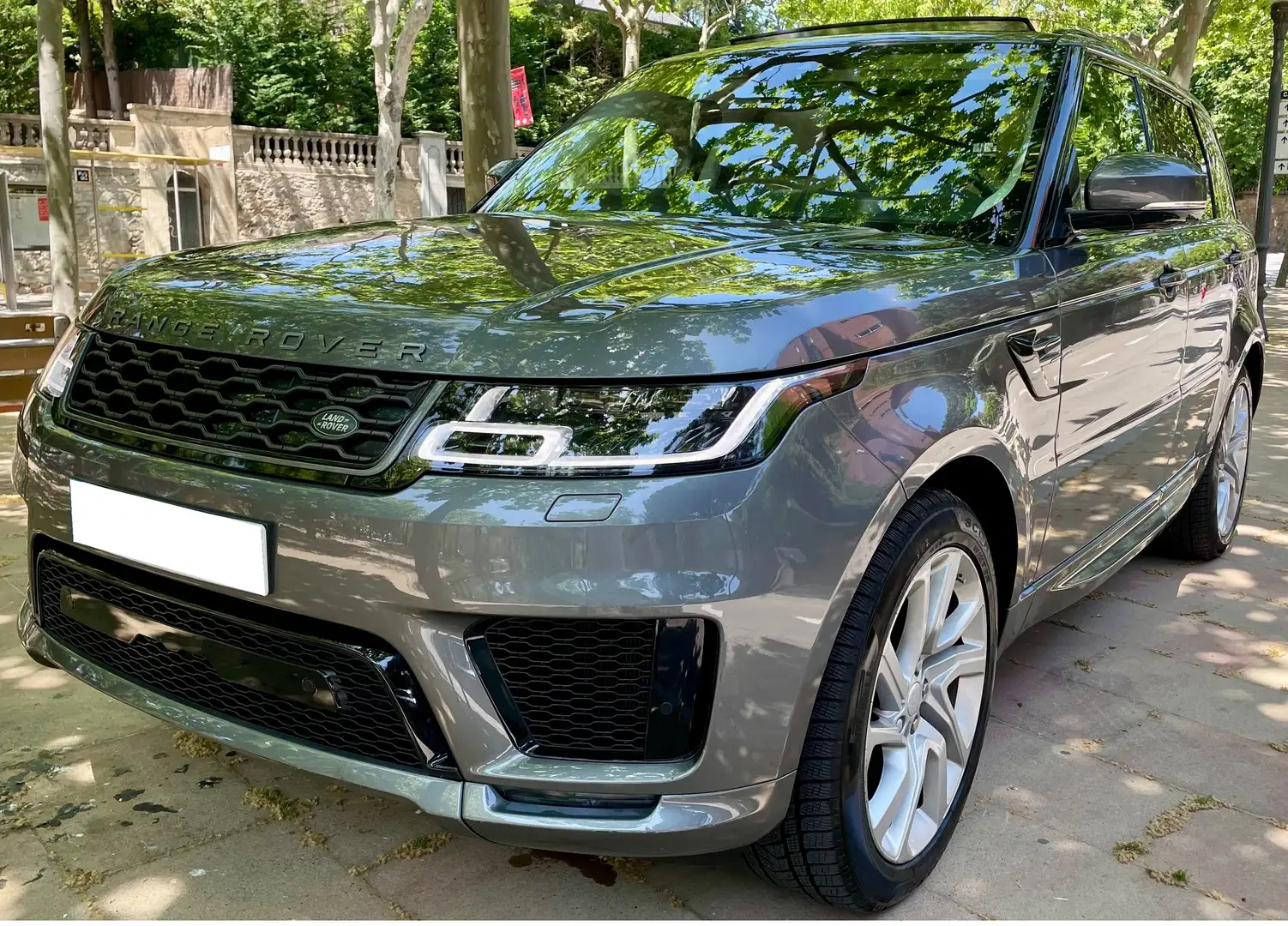 Land Rover Range Rover Sport Range Rover Sport Mark VI P400e PHEV 2.0L 404ch SE Grijs - 1