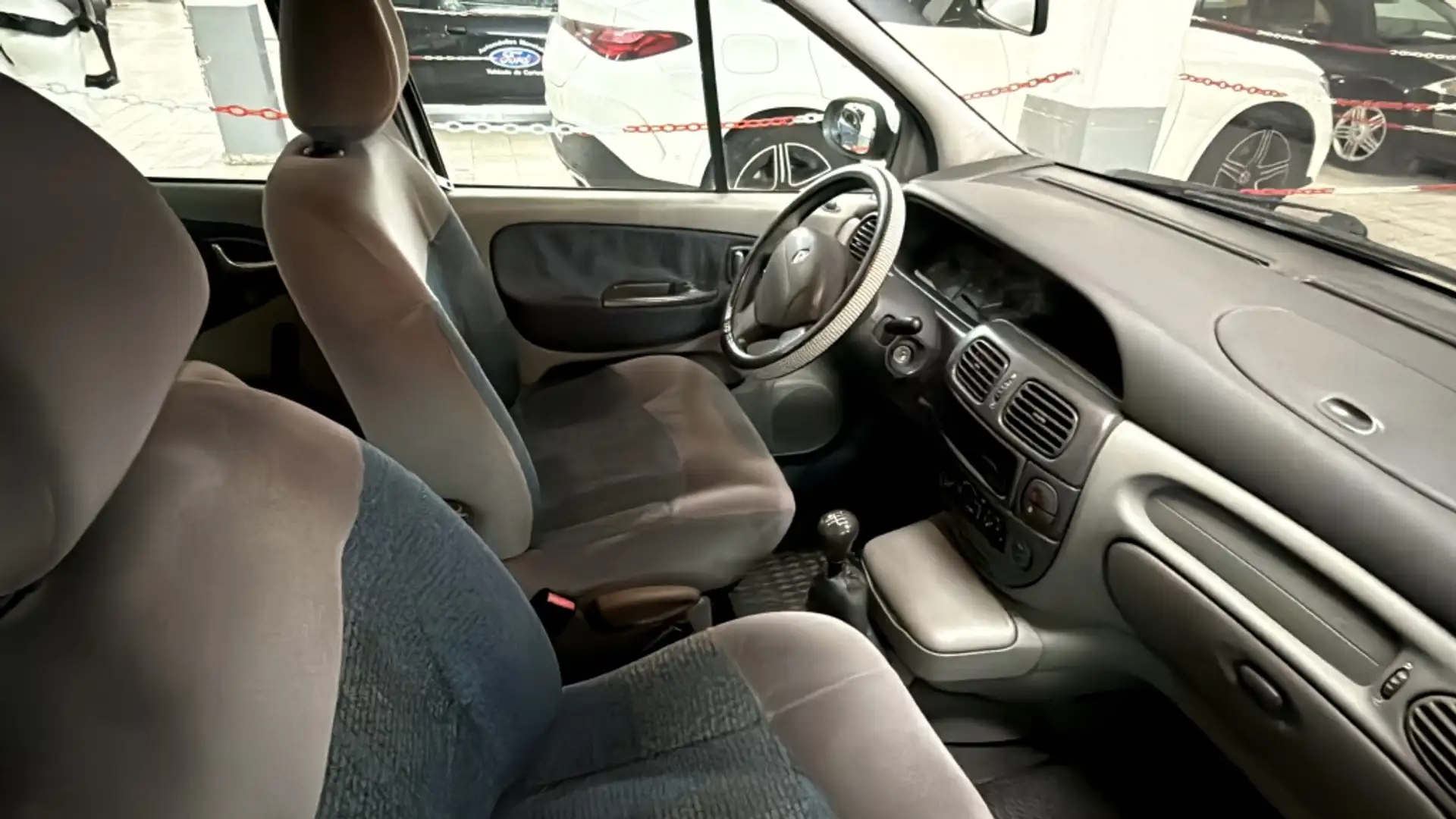 Renault Scenic 1.9dCi Authentique Plateado - 2