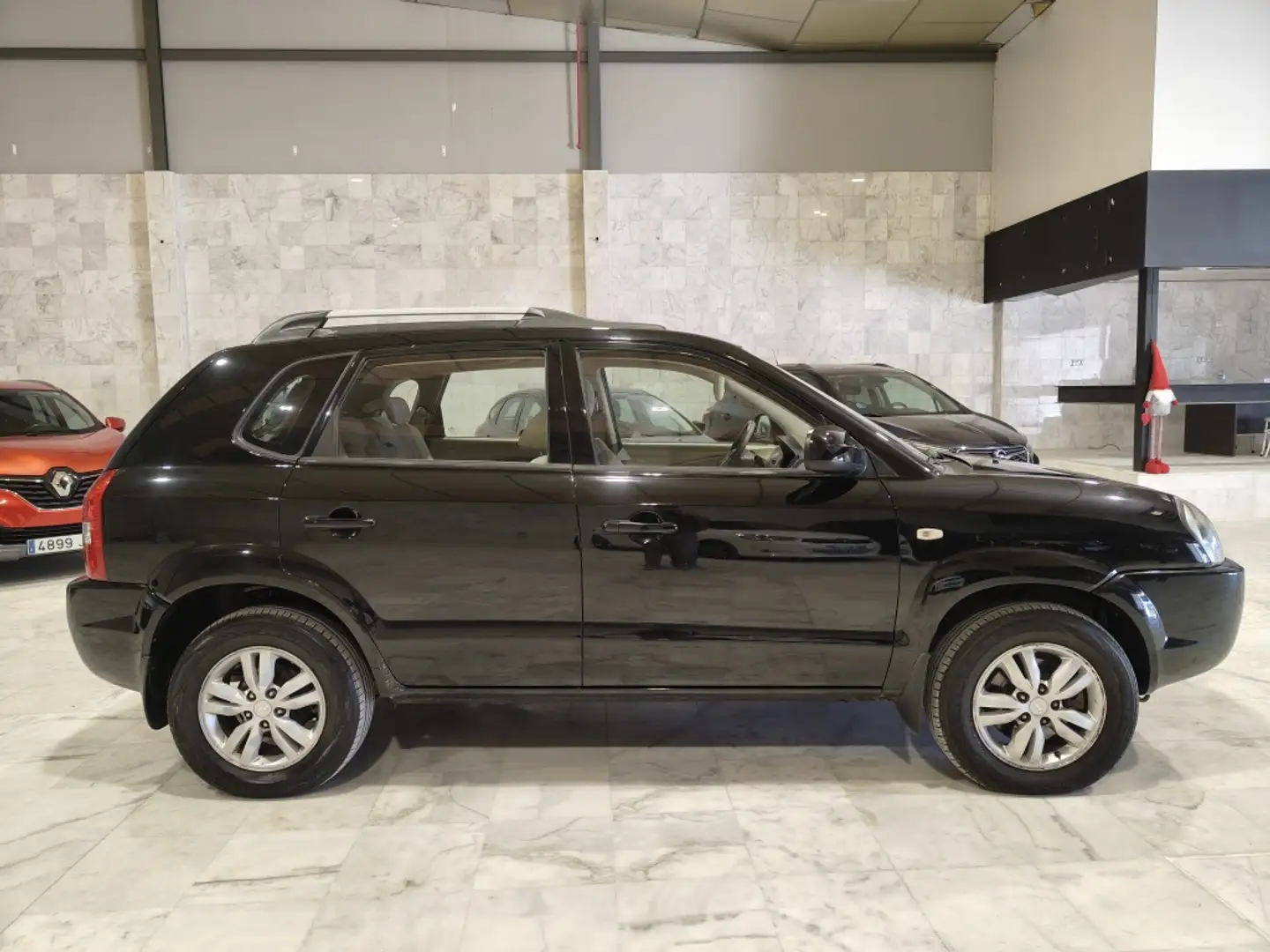 Hyundai TUCSON 2.0 Comfort 1 4x2 Noir - 2