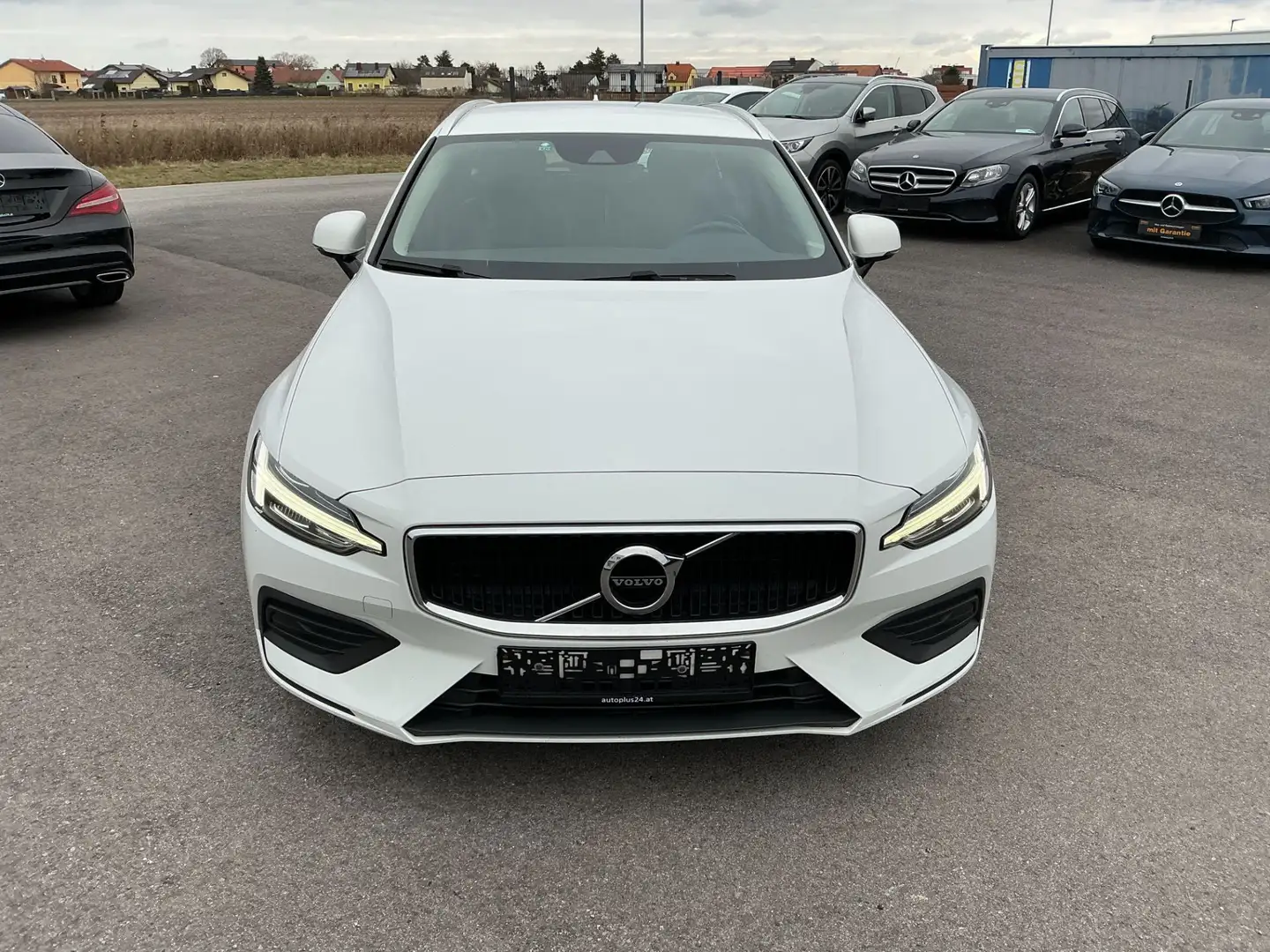 Volvo V60 D3 Momentum Pro Geartronic Weiß - 2