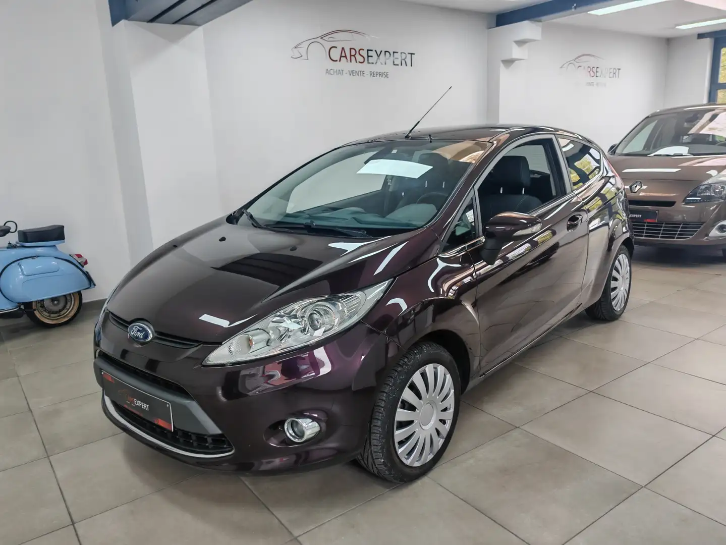 Ford Fiesta Fiesta 1.25i Sound Connection Plus Titanium Violett - 1