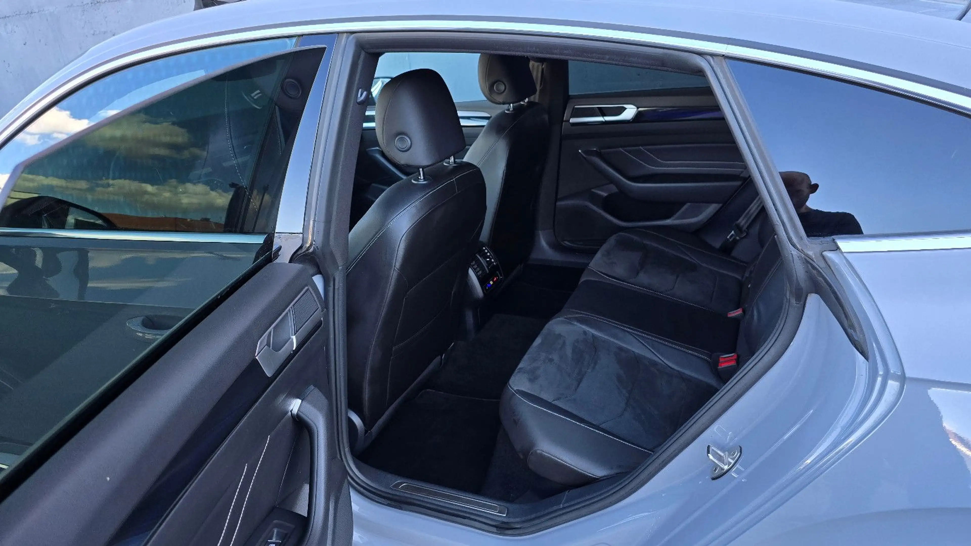 Volkswagen Arteon 2.0 TSI DSG 3 x R-Line Pano/ACC/360*/IQ — photo 9