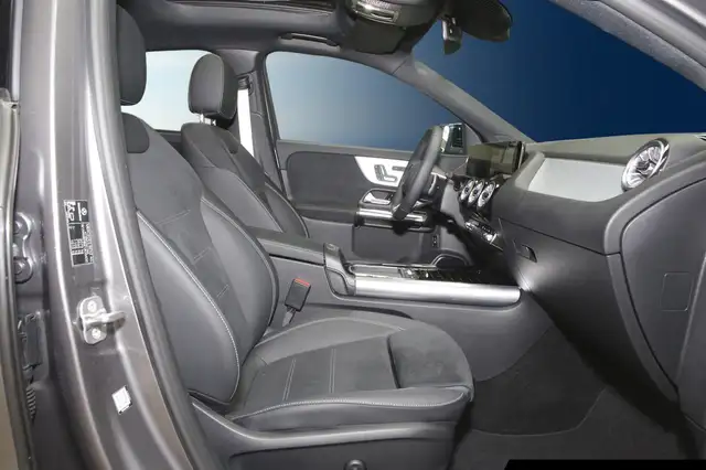 Mercedes-Benz Gla view 6
