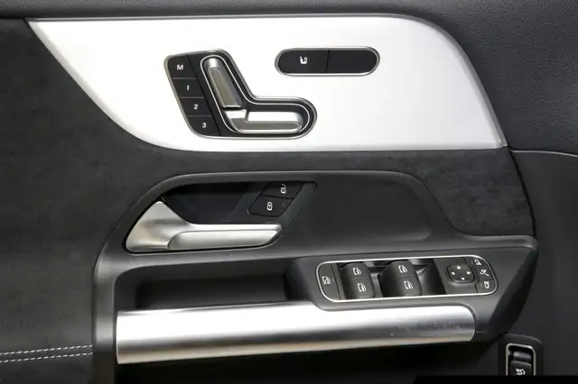 Mercedes-Benz Gla view 14