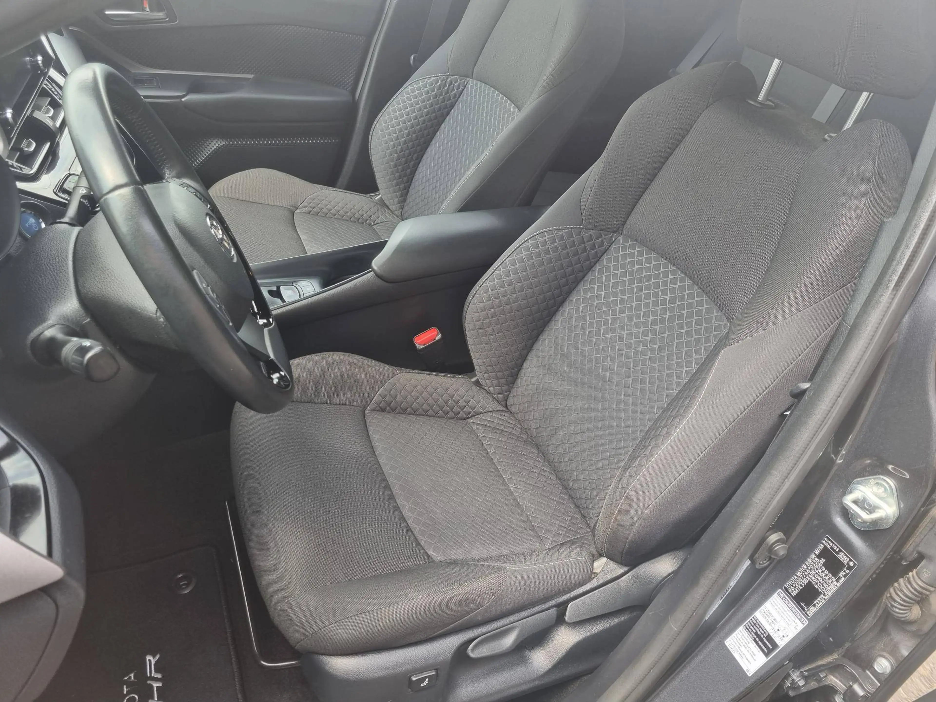 Toyota C-HR C-HR Hybrid 1.8i VVT-i C-Enter E-CVT — photo 6