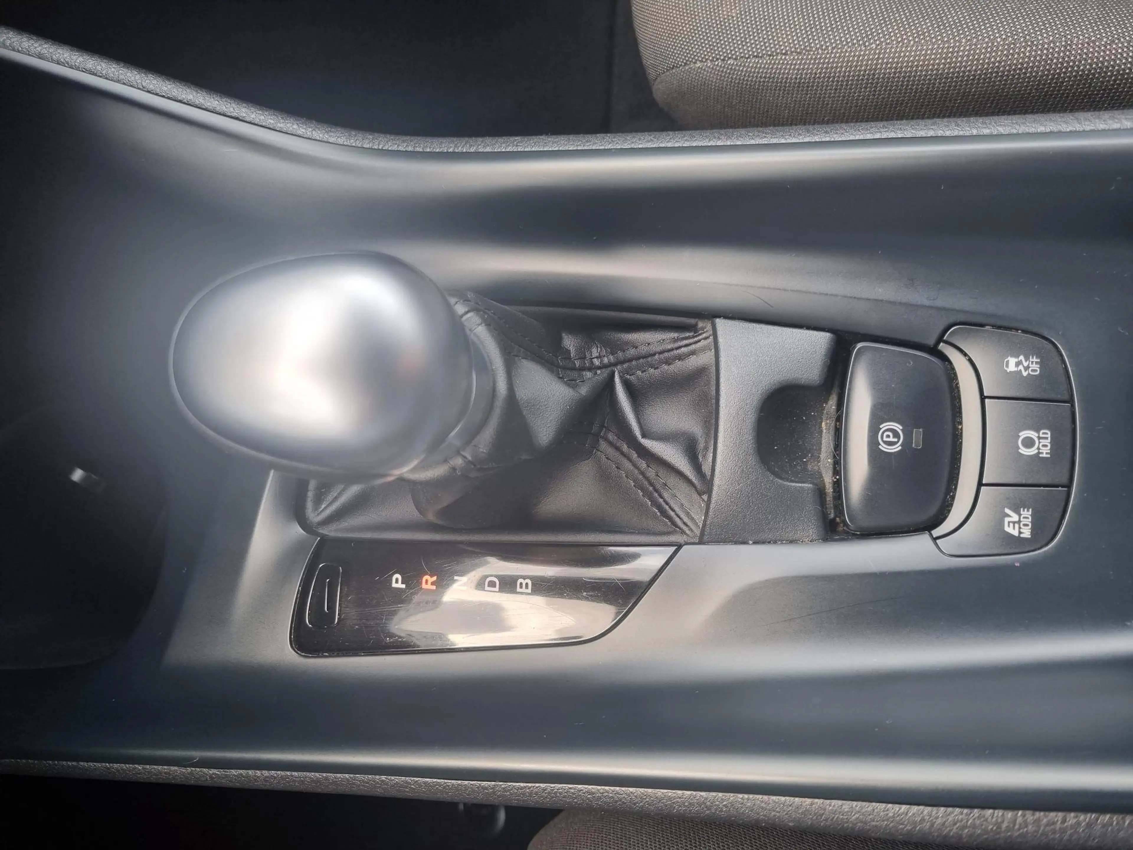 Toyota C-HR C-HR Hybrid 1.8i VVT-i C-Enter E-CVT — photo 13