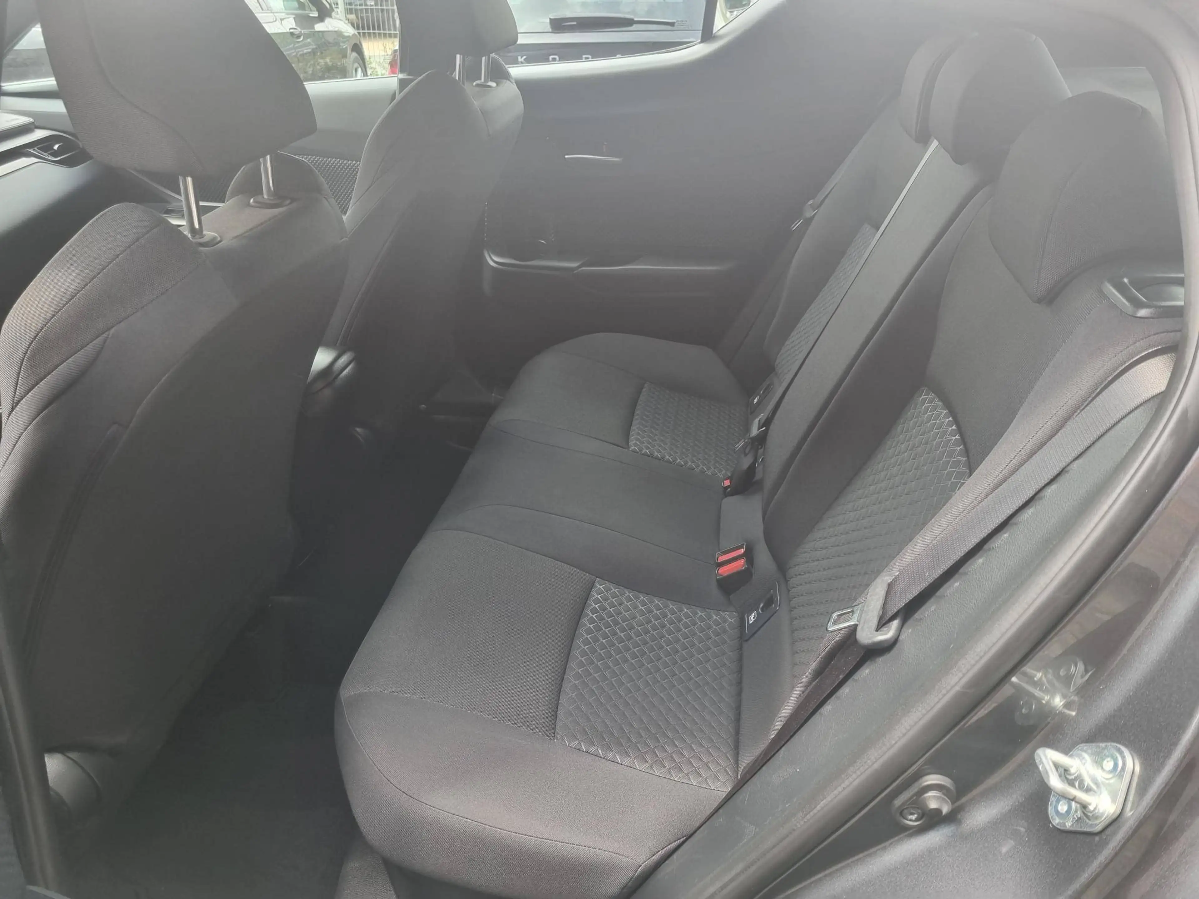 Toyota C-HR C-HR Hybrid 1.8i VVT-i C-Enter E-CVT — photo 8