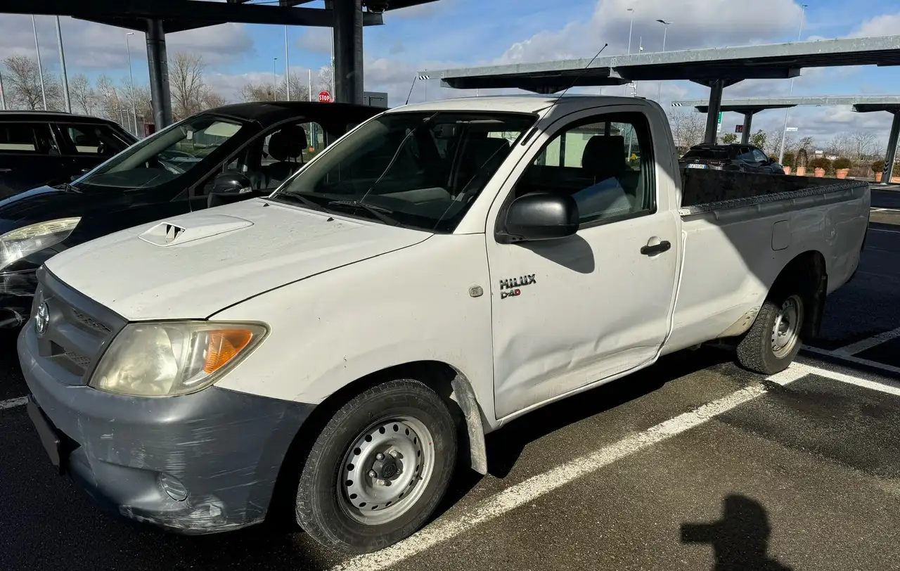 Toyota Hilux HILUX SIMPLE 4x2 120 D-4D PBL BOITE OU E
