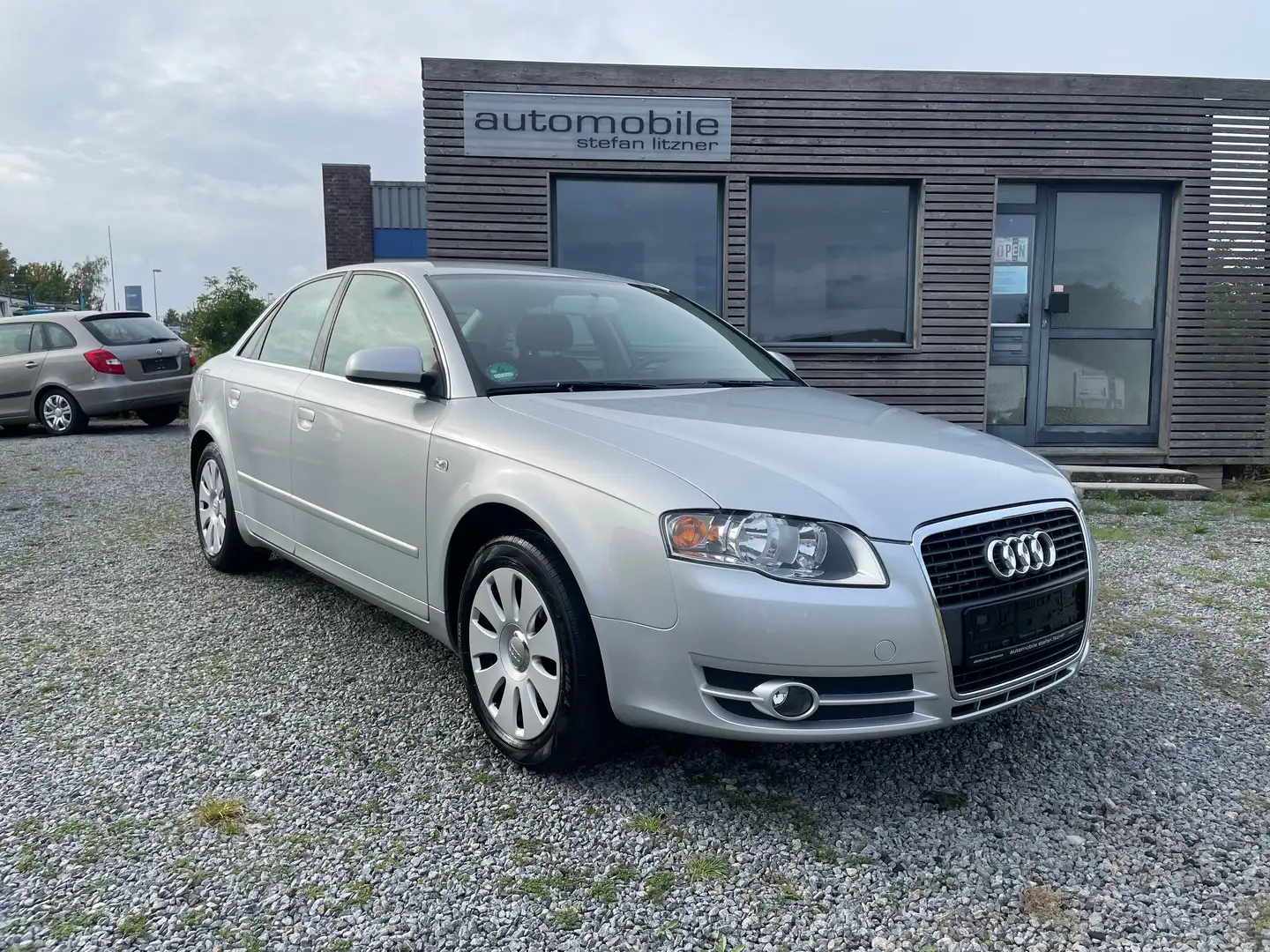 Audi A4 2.0 Grau - 1