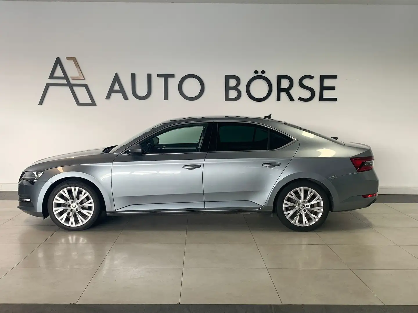 Skoda Superb Lim DSG STYLE NAVI*STH*CANTON*AHK*MATRIX* Grau - 2