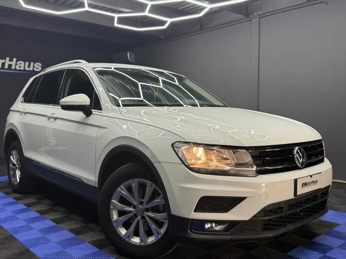 Volkswagen Tiguan 2.0 tdi Exterior 4motion Weiß - 1