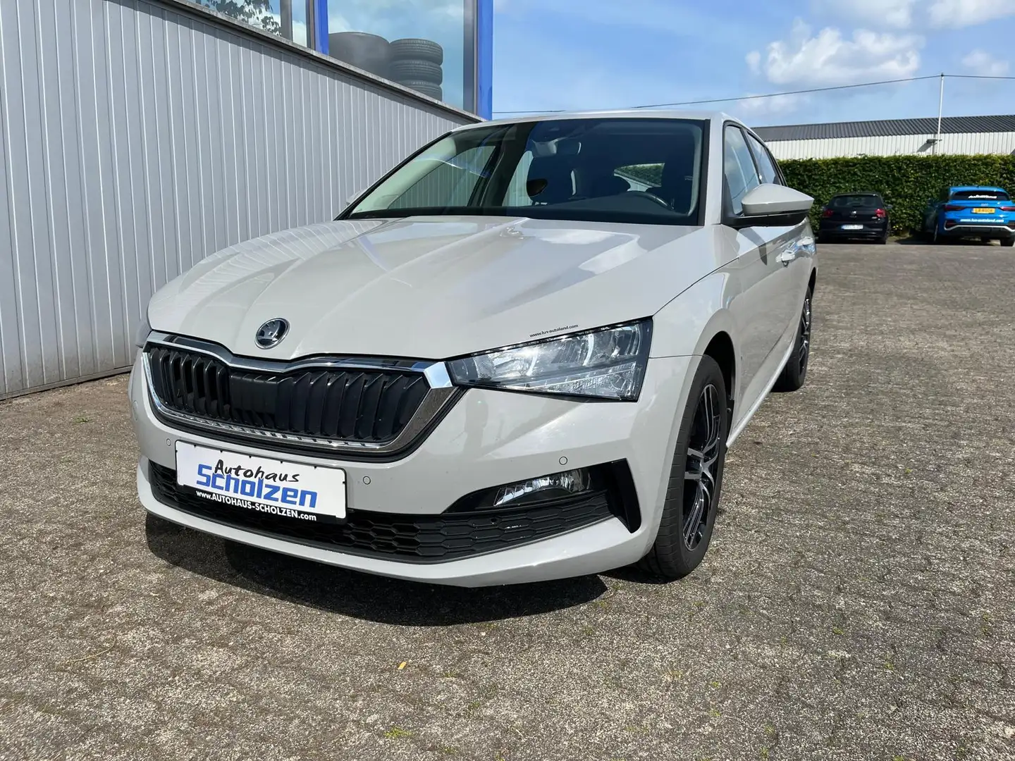 Skoda Scala 1.5 TSI STYLE APP SHZ MFL LED Gris - 2
