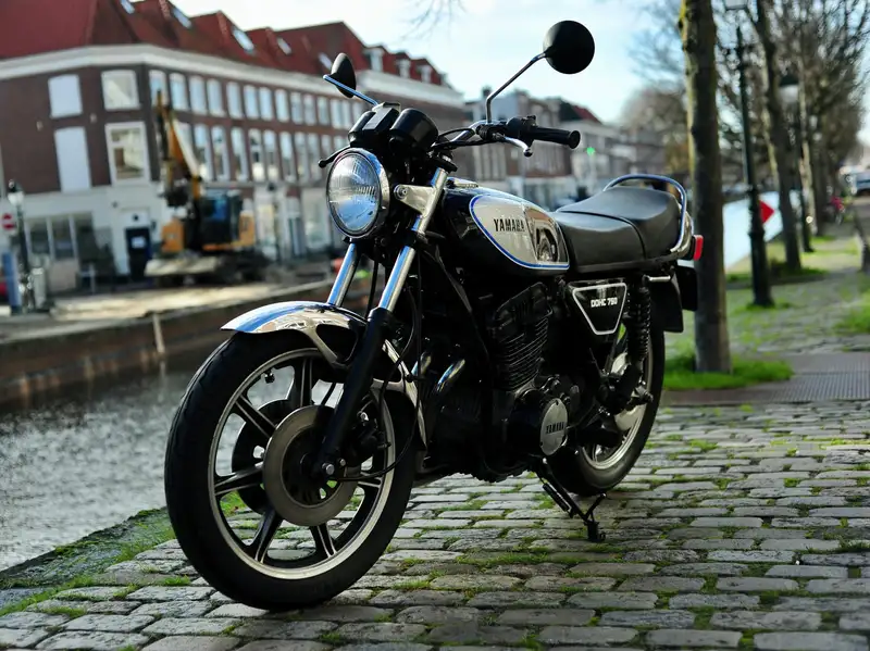 Yamaha XS 750 - foto 2