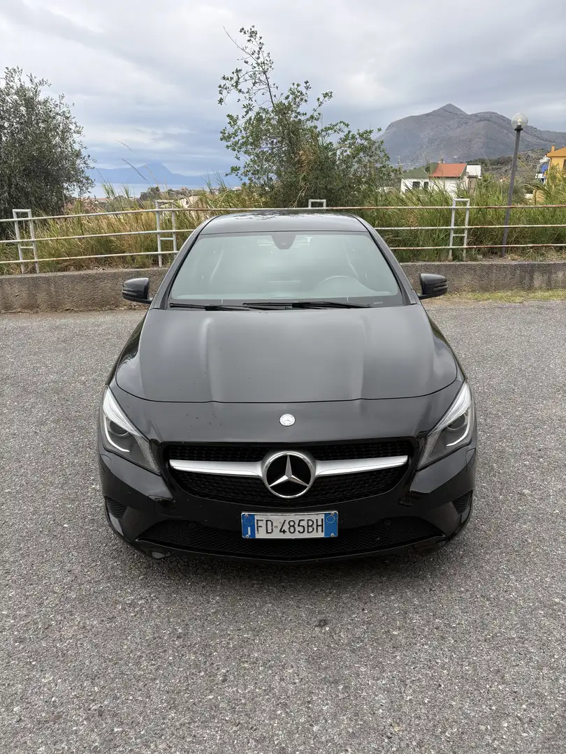 Mercedes-Benz CLA 200 Shooting Brake d Premium Dark Night auto Nero - 2