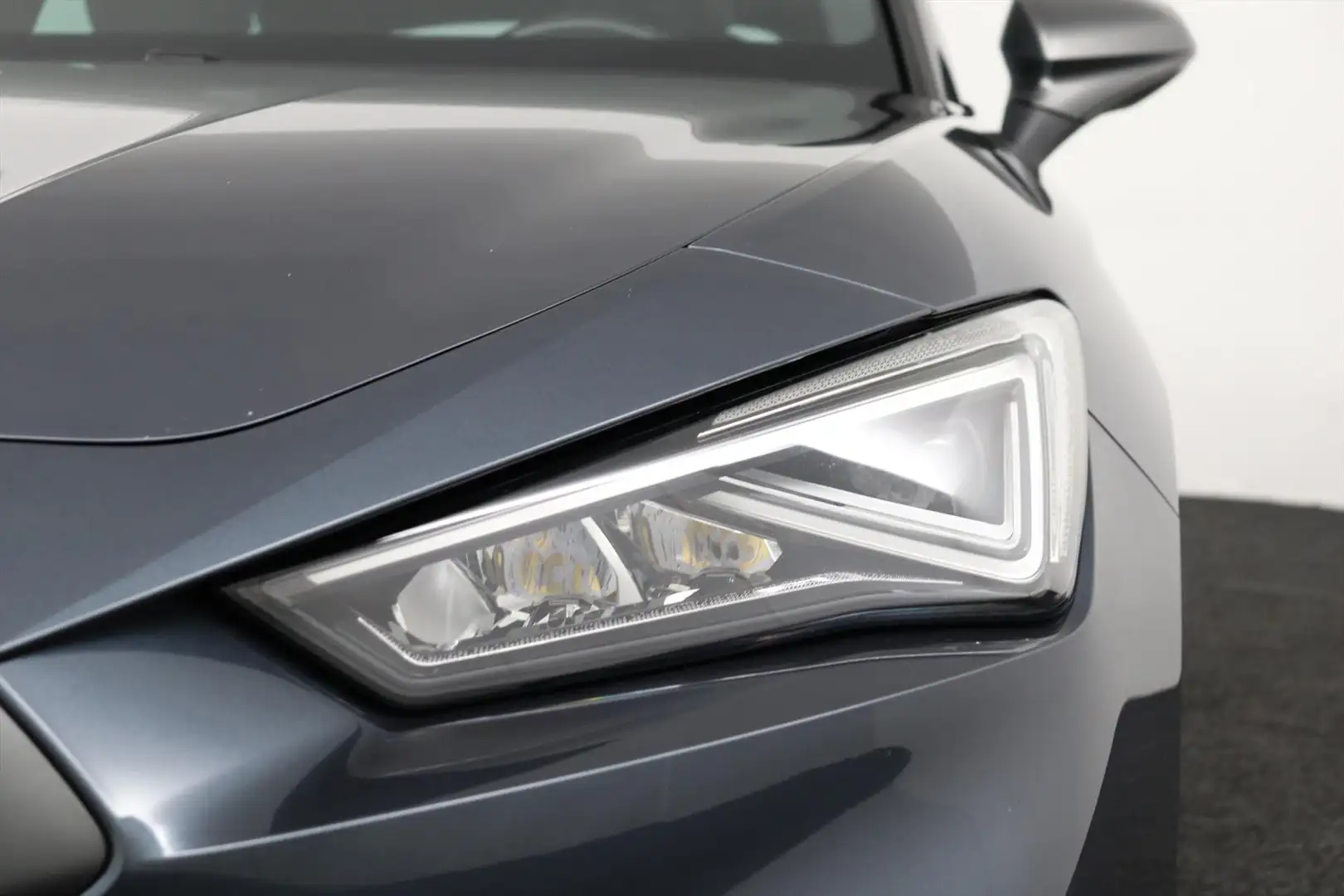 SEAT Leon Sportstourer 1.5 E-TSI FR LAUNCH EDITION DSG-7 AUT Grau - 2