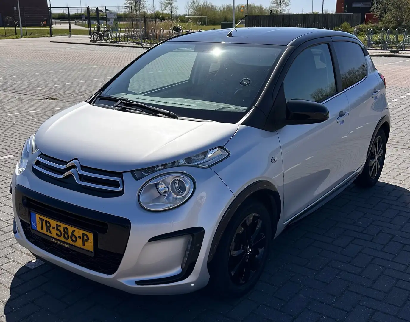 Citroen C1 1.0 e-VTi Shine Grijs - 1