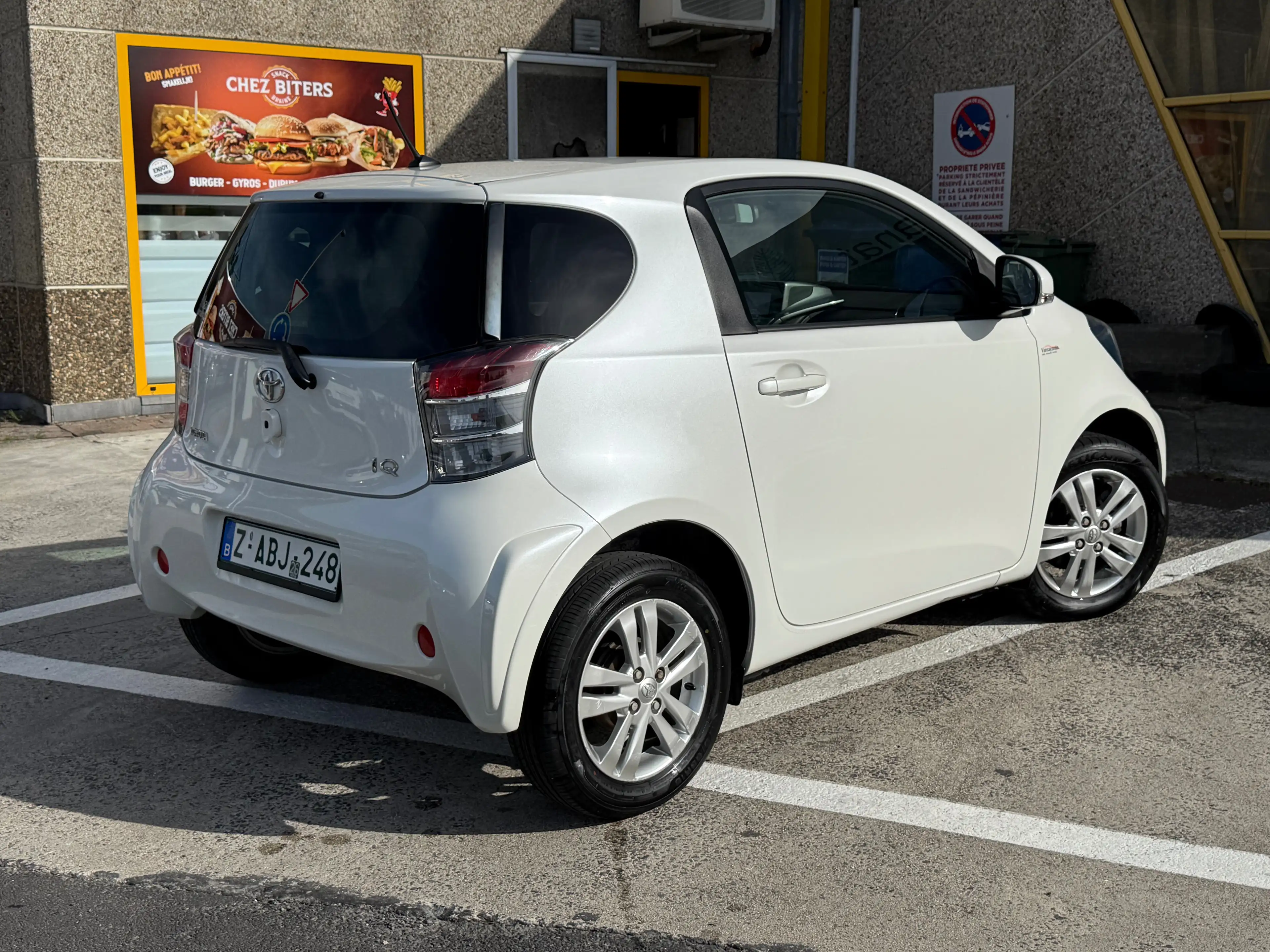 Toyota iQ iQ 1.0i VVT-i / AIRCO / GARANTIE / KEY LESS / GPS BLUETOOTH / AUTOMATIQUE — photo 4