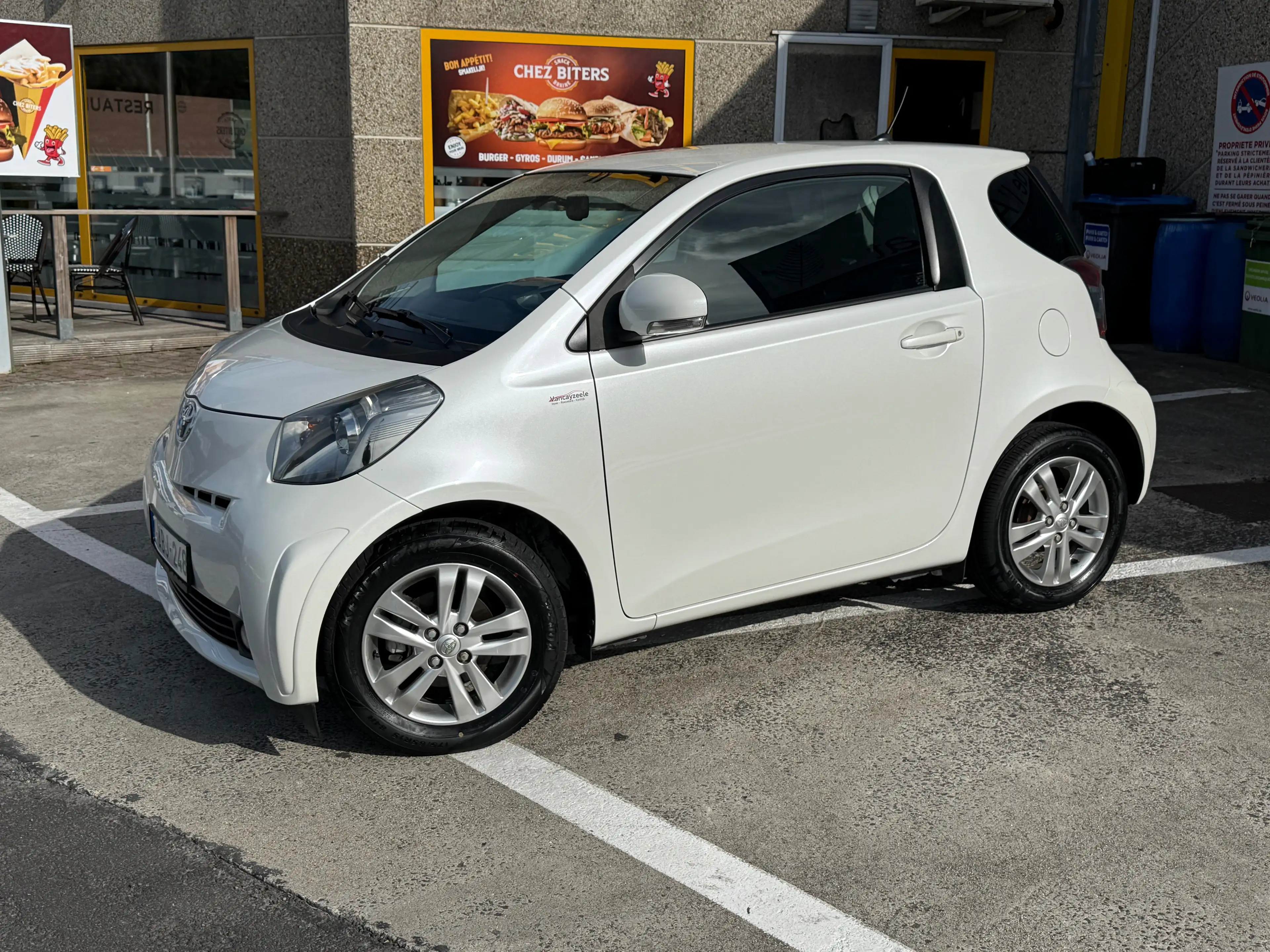 Toyota iQ iQ 1.0i VVT-i / AIRCO / GARANTIE / KEY LESS / GPS BLUETOOTH / AUTOMATIQUE — photo 3