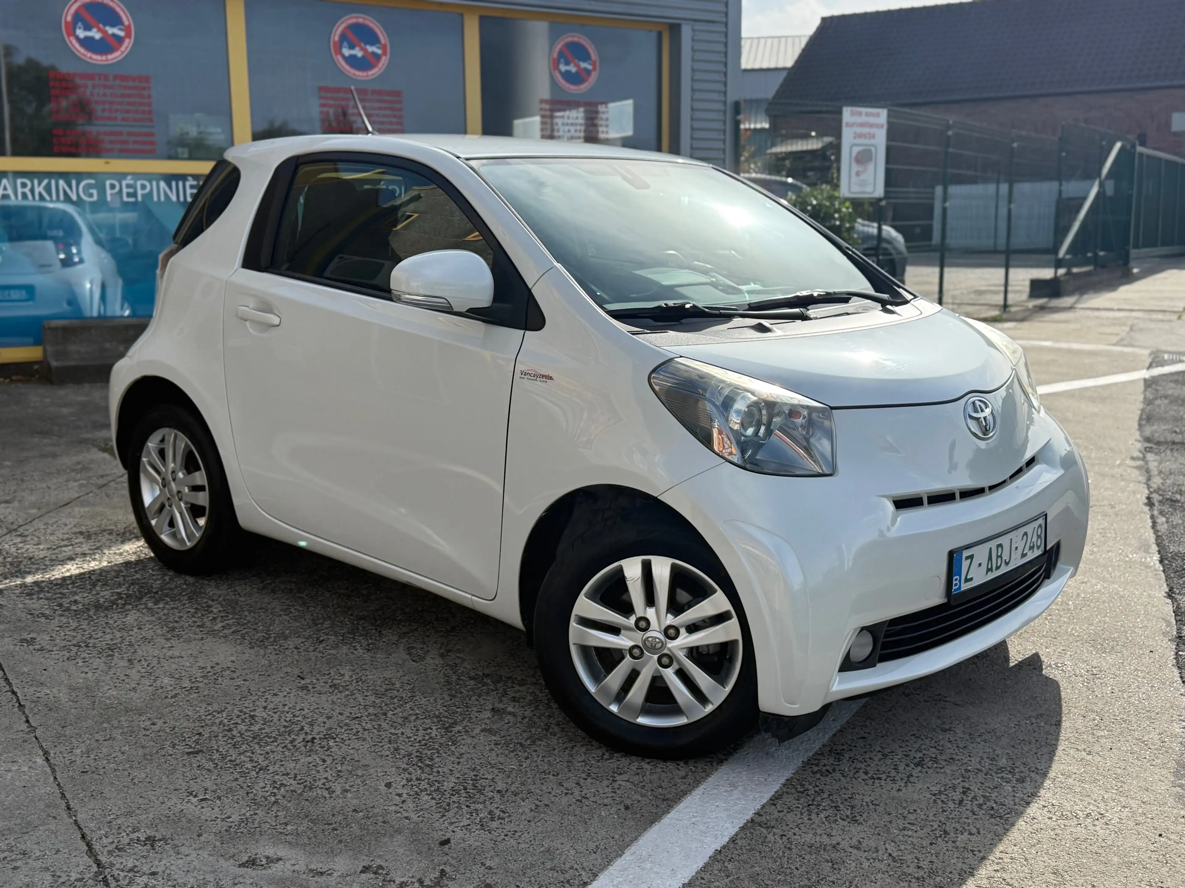 Toyota iQ iQ 1.0i VVT-i / AIRCO / GARANTIE / KEY LESS / GPS BLUETOOTH / AUTOMATIQUE