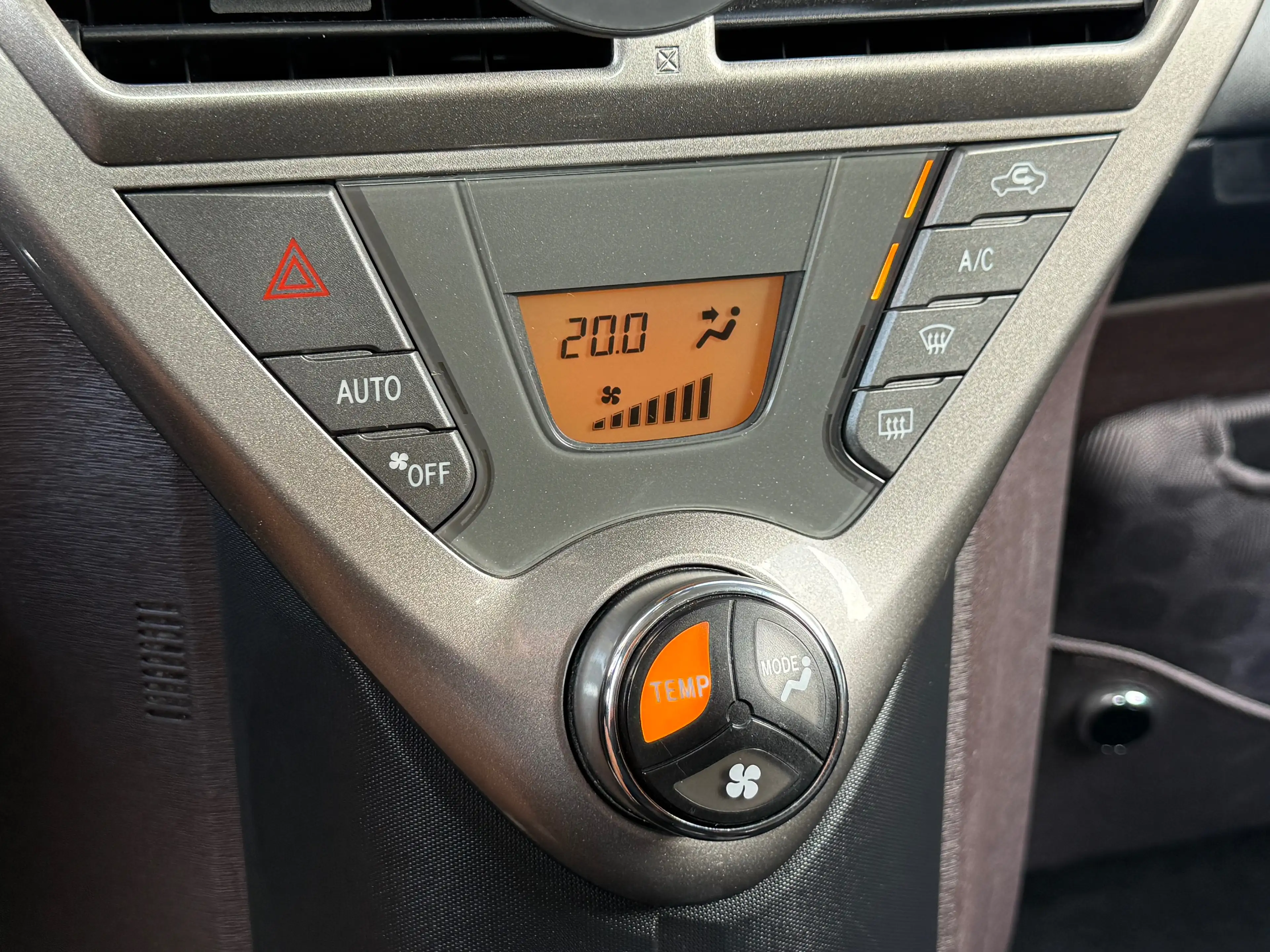Toyota iQ iQ 1.0i VVT-i / AIRCO / GARANTIE / KEY LESS / GPS BLUETOOTH / AUTOMATIQUE — photo 15