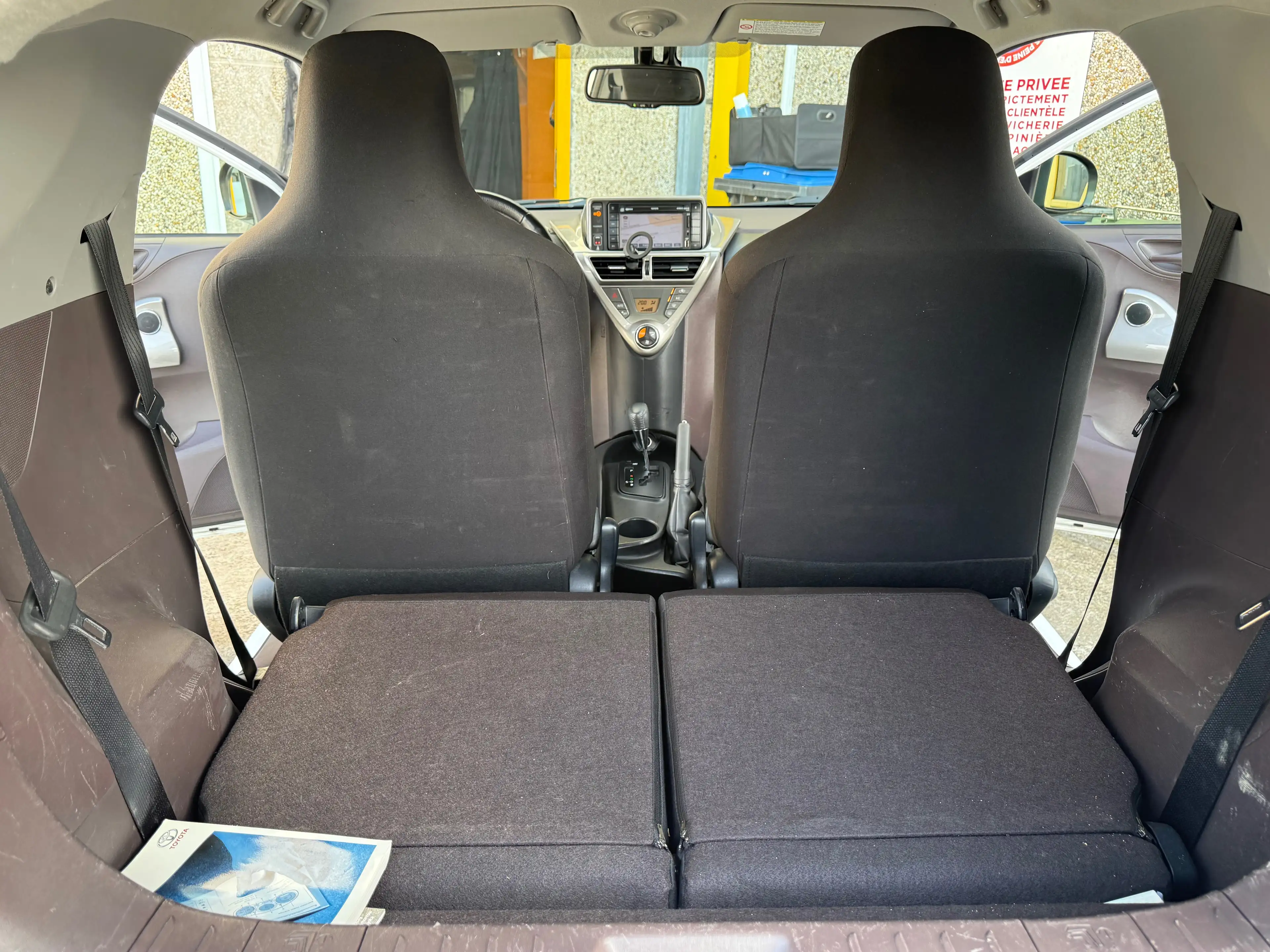 Toyota iQ iQ 1.0i VVT-i / AIRCO / GARANTIE / KEY LESS / GPS BLUETOOTH / AUTOMATIQUE — photo 10