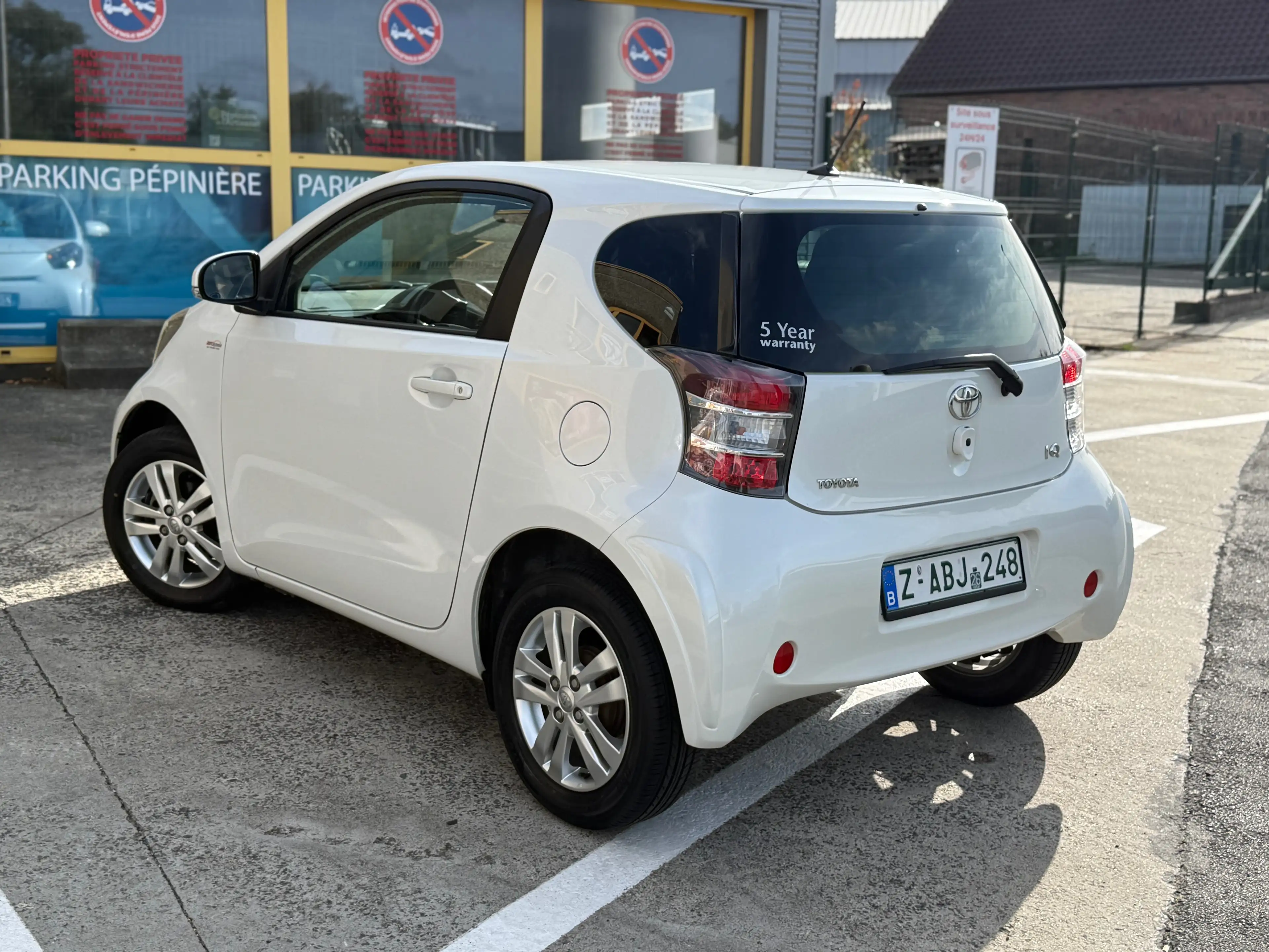 Toyota iQ iQ 1.0i VVT-i / AIRCO / GARANTIE / KEY LESS / GPS BLUETOOTH / AUTOMATIQUE — photo 6