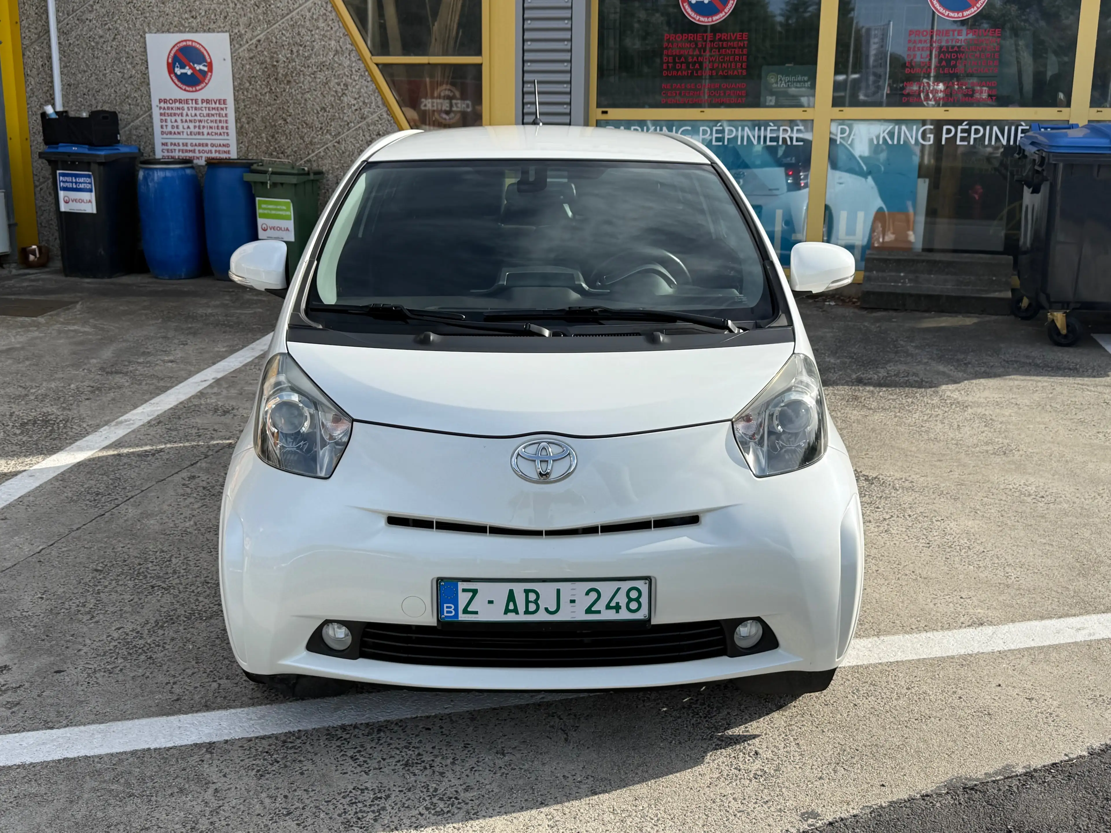 Toyota iQ iQ 1.0i VVT-i / AIRCO / GARANTIE / KEY LESS / GPS BLUETOOTH / AUTOMATIQUE — photo 2