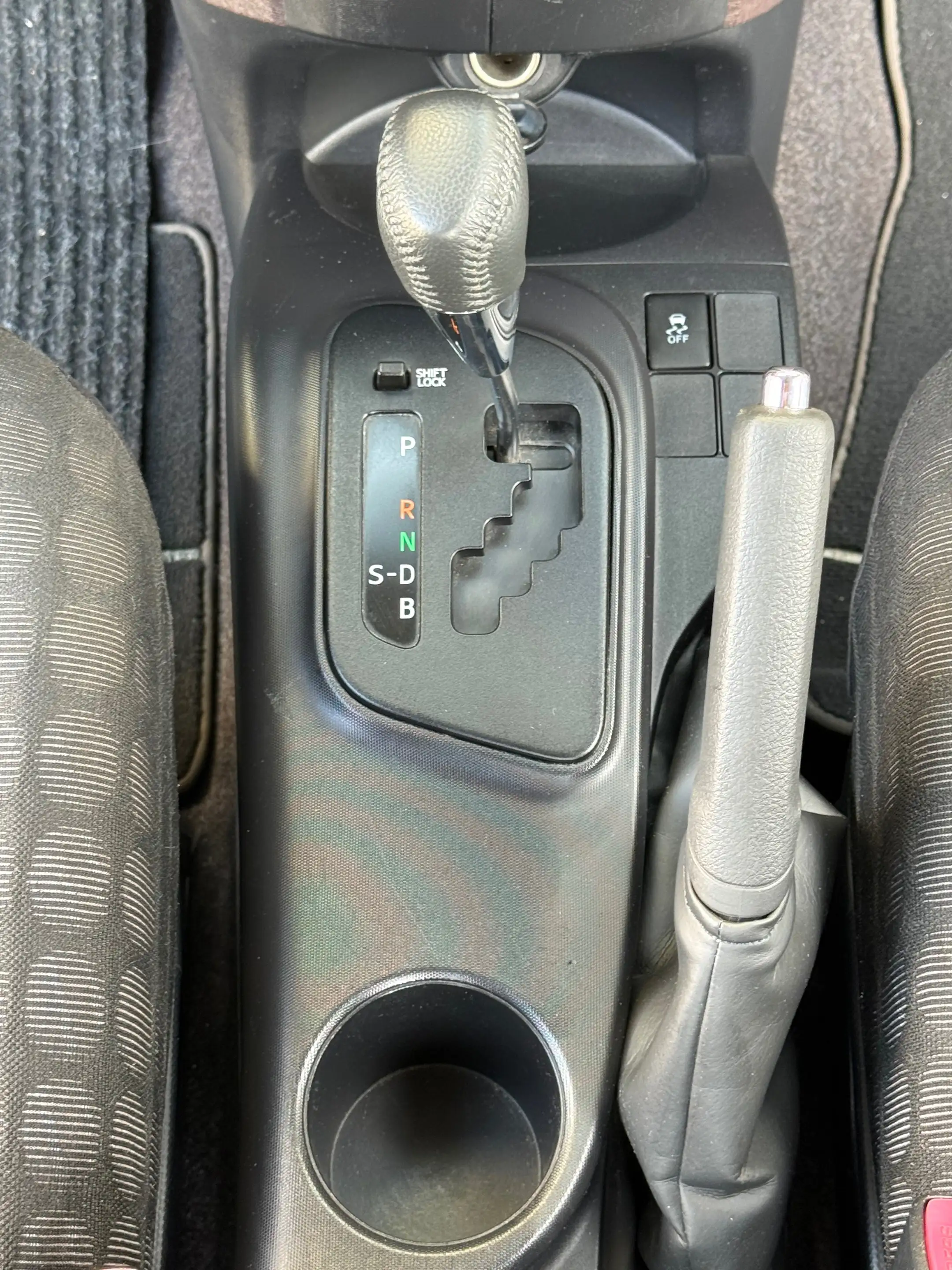 Toyota iQ iQ 1.0i VVT-i / AIRCO / GARANTIE / KEY LESS / GPS BLUETOOTH / AUTOMATIQUE — photo 13