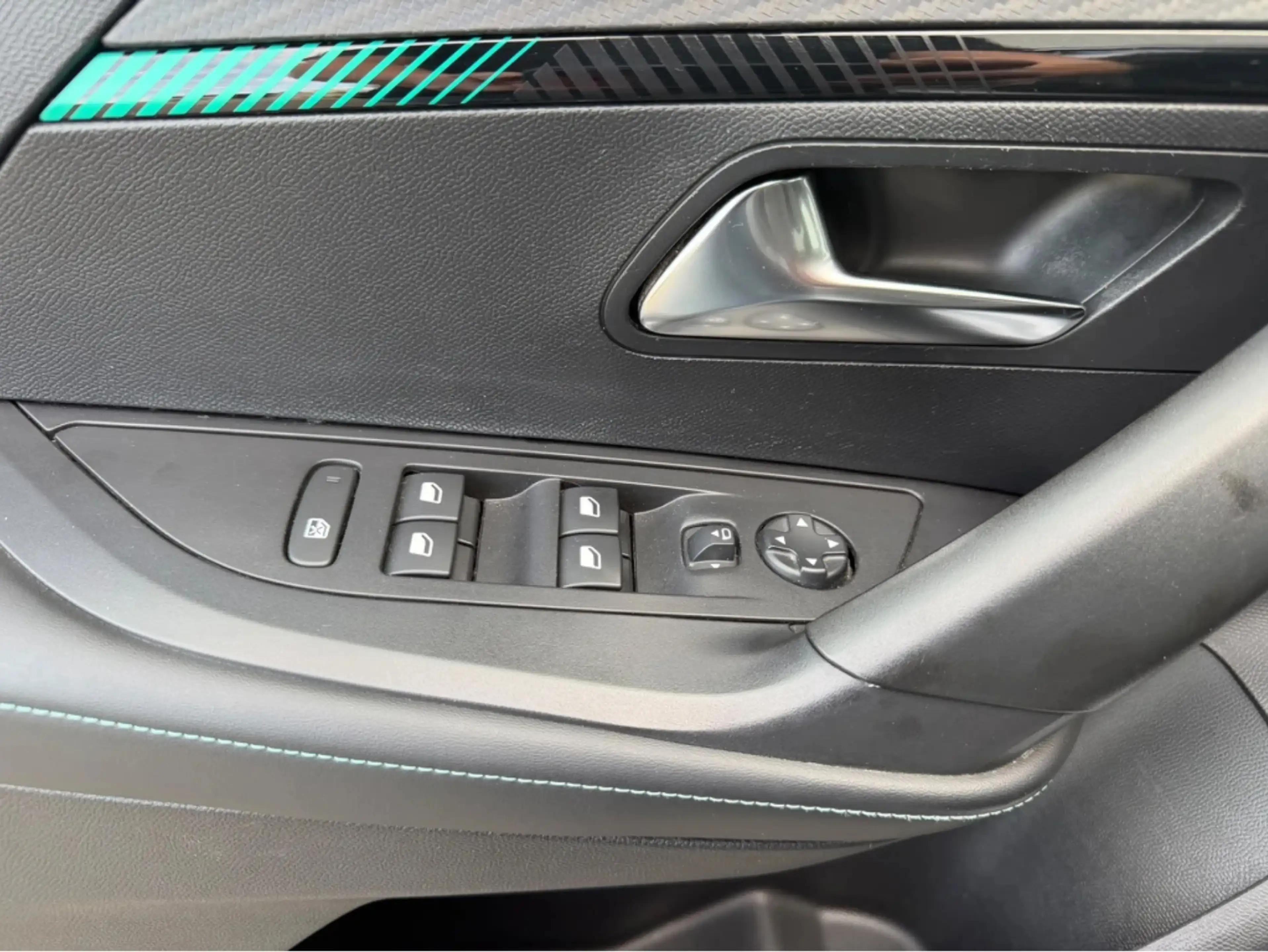 Peugeot 2008 1.2 PureTech Allure 130 pk AUTOMAAT | Camera | Nav — photo 13