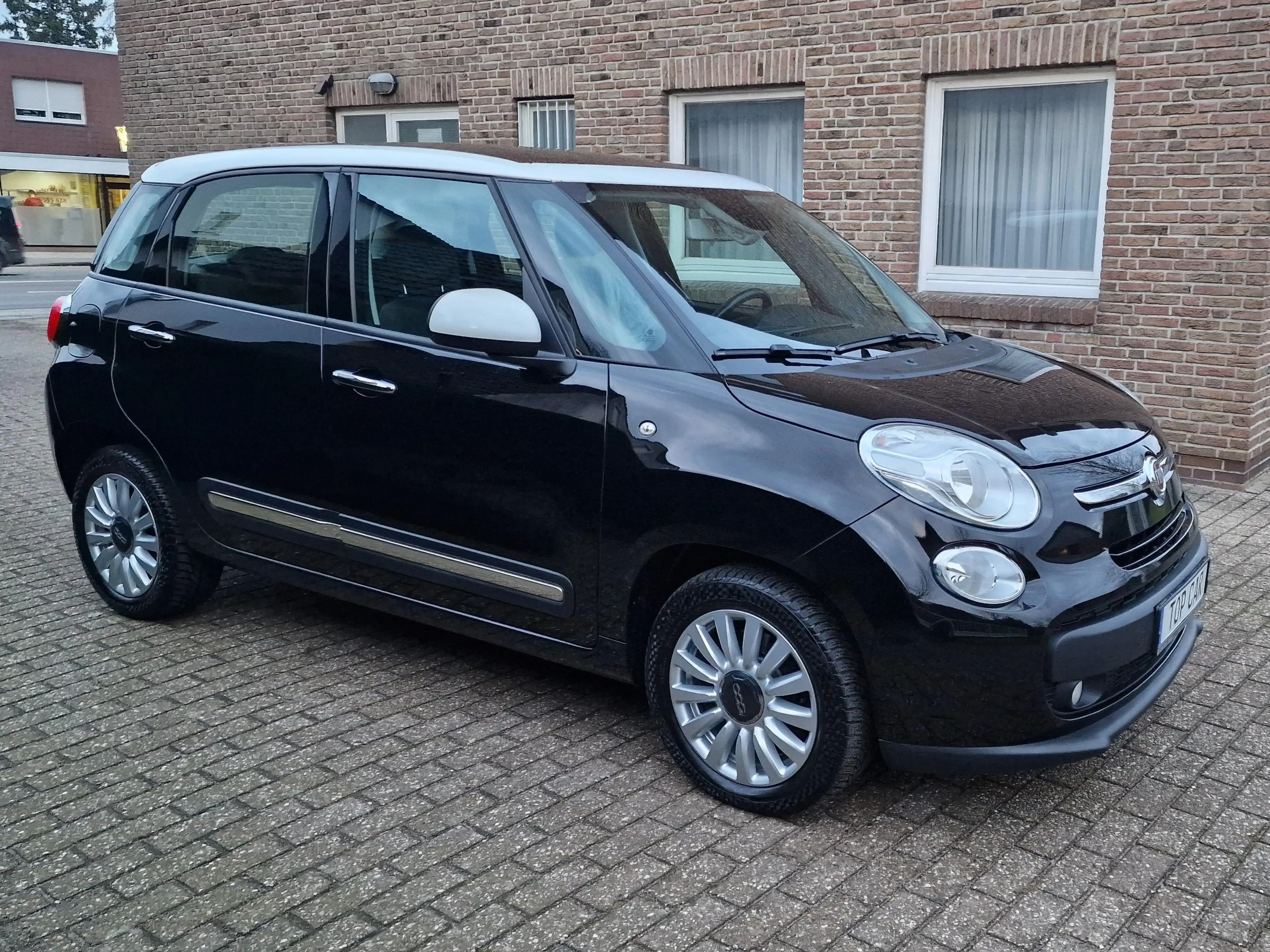Fiat 500L Lounge 1Hand — photo 14