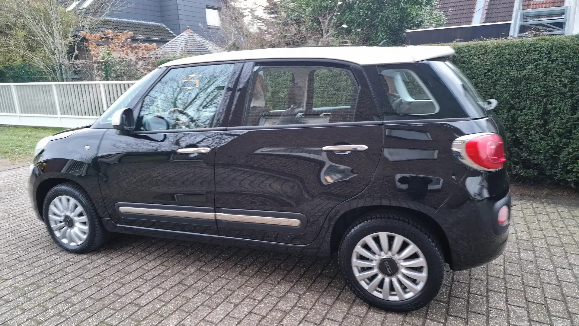 Fiat 500L Lounge 1Hand Noir - 2