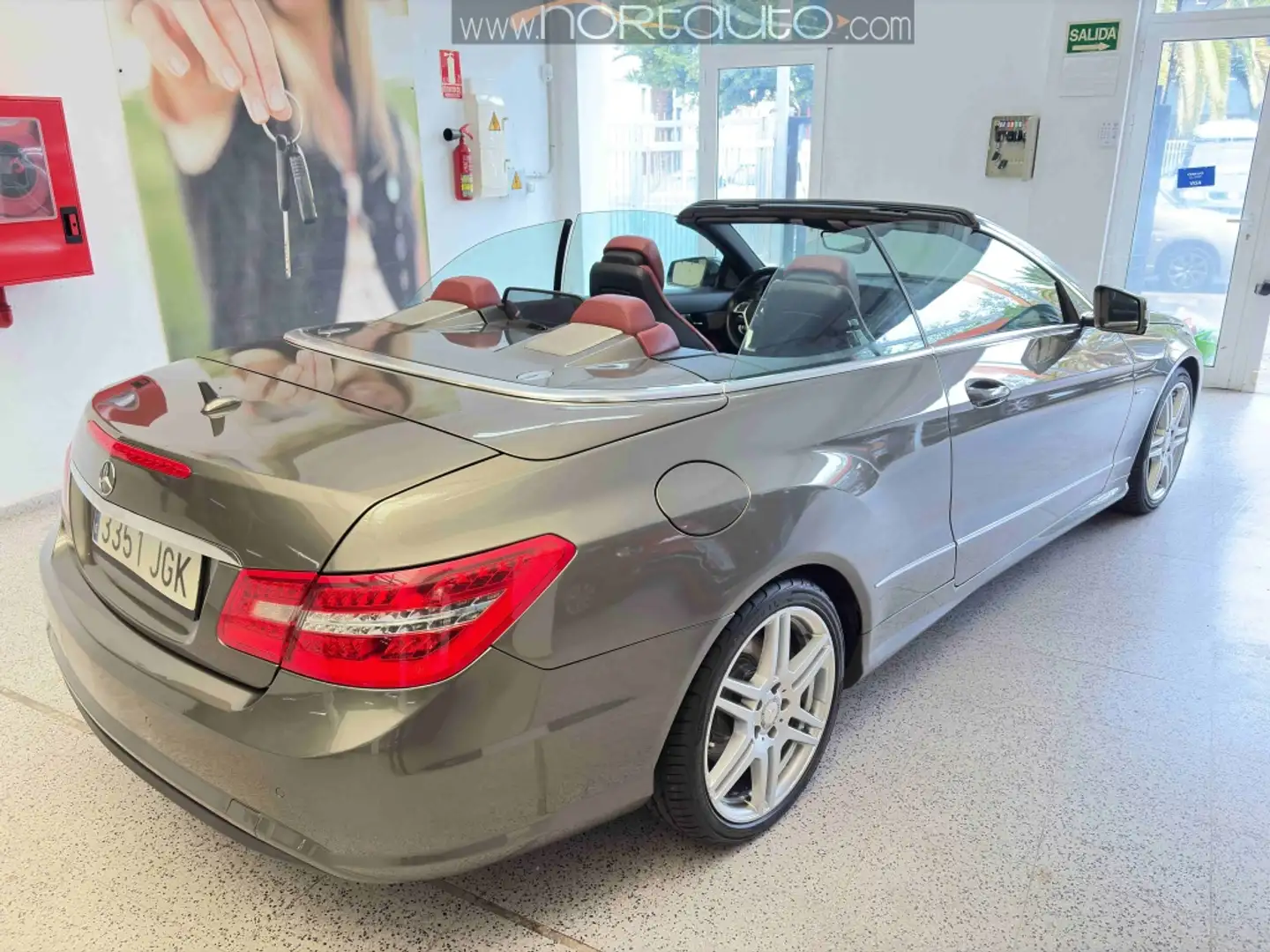 Mercedes-Benz E 220 Cabrio 220d 9G-Tronic Beige - 2