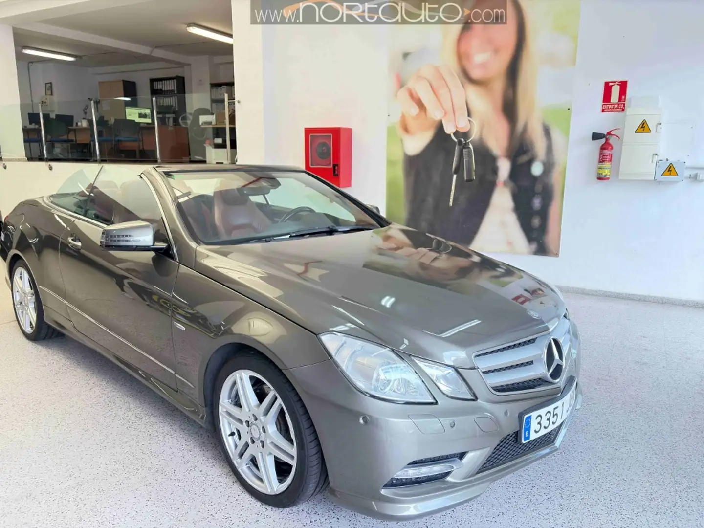 Mercedes-Benz E 220 Cabrio 220d 9G-Tronic Beige - 1