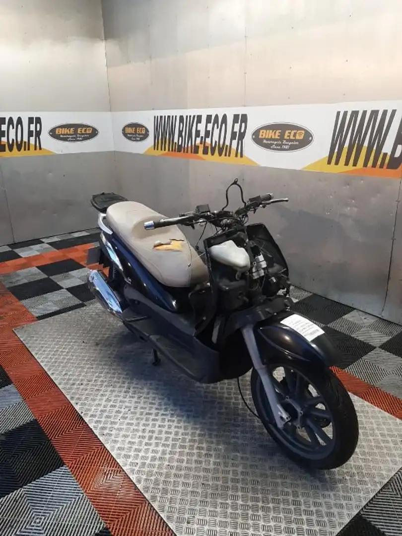 Piaggio Beverly 125 Zwart - 2