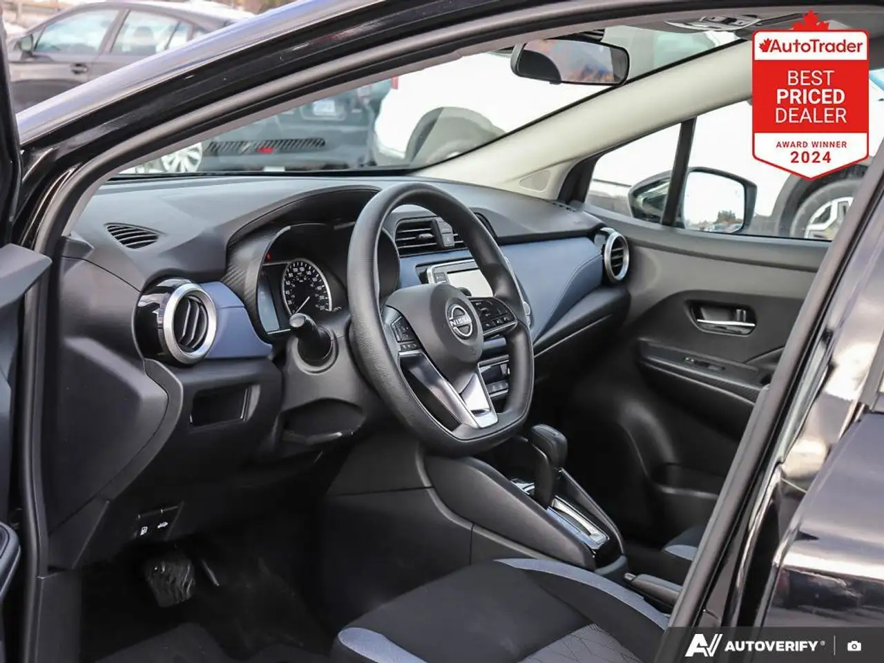Nissan Versa снимка Nissan Versa
