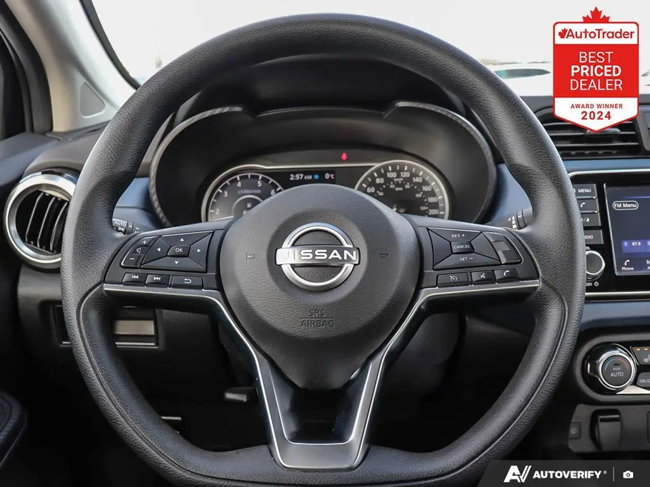 Nissan Versa снимка Nissan Versa