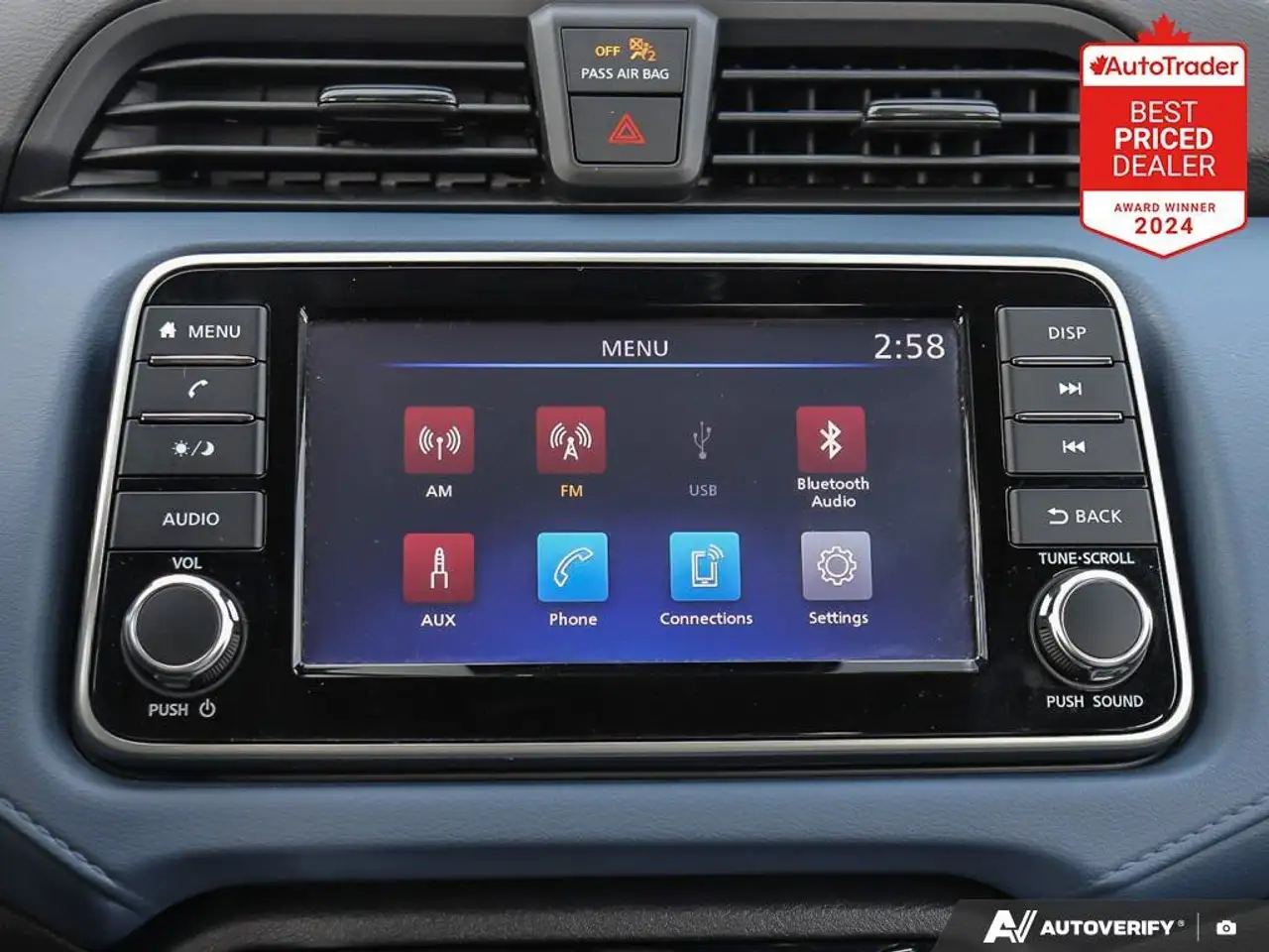 Nissan Versa снимка Nissan Versa