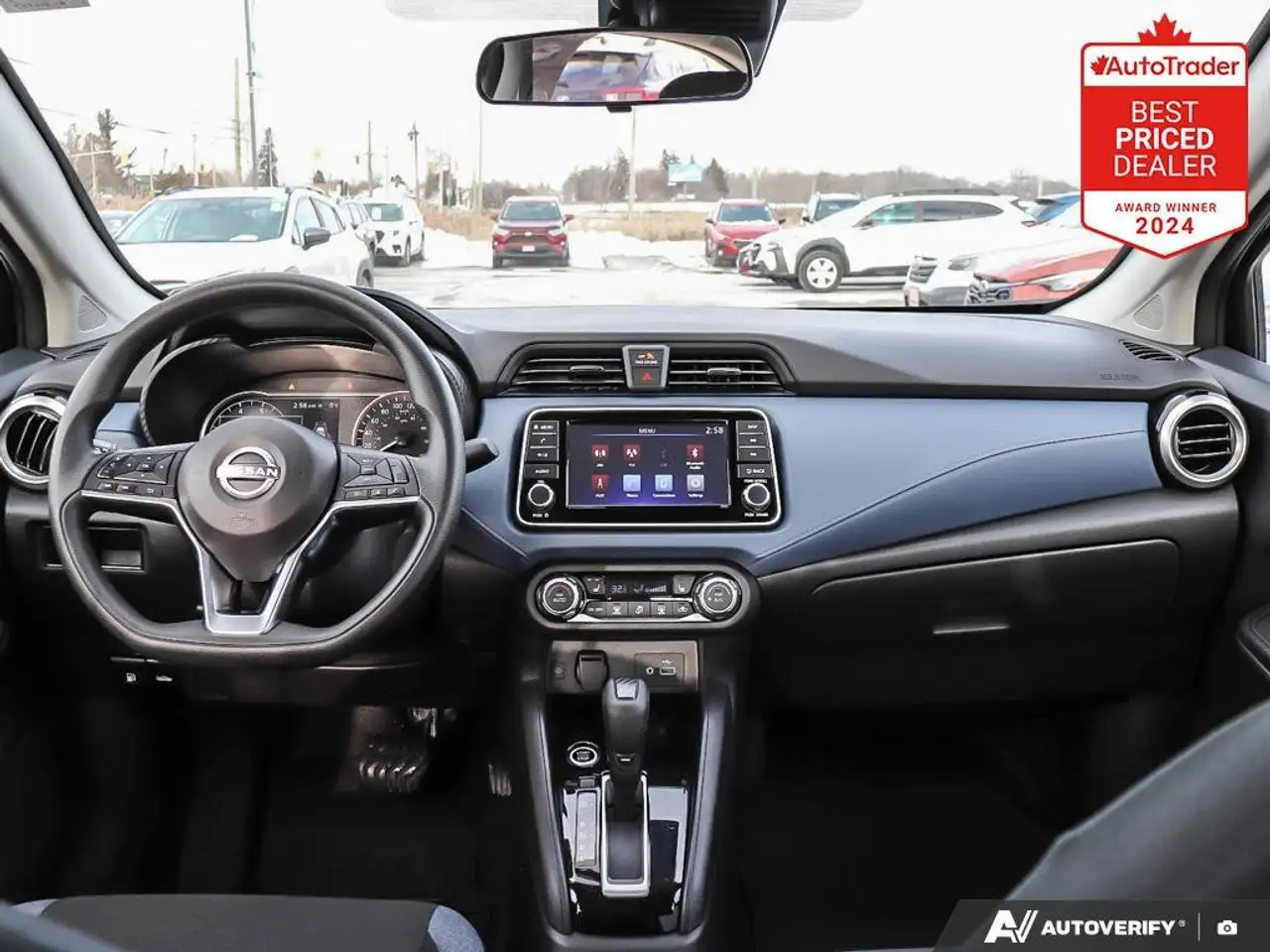 Nissan Versa снимка Nissan Versa